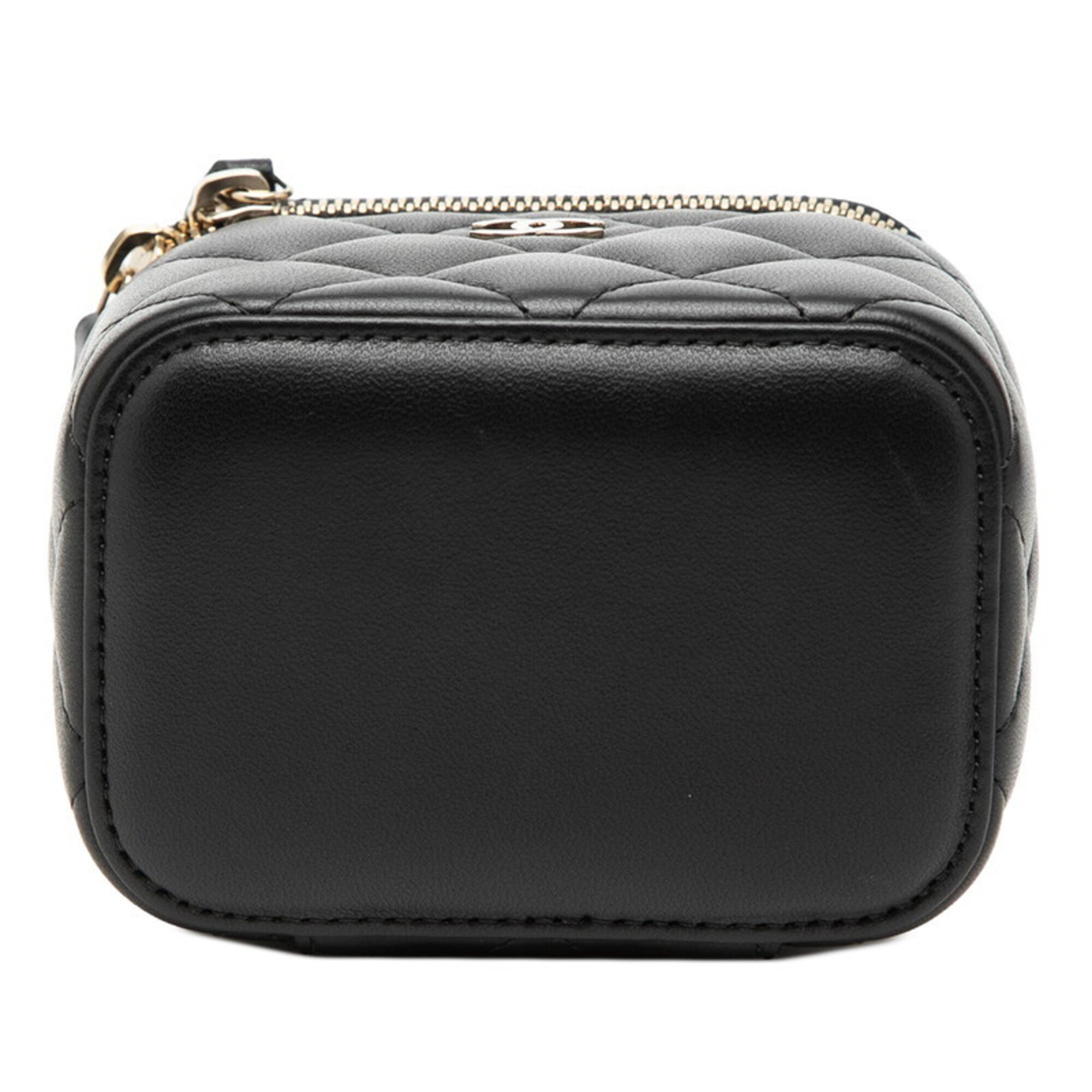 Chanel Matelasse Black Leather Shoulder Bag (Pre-Owned)