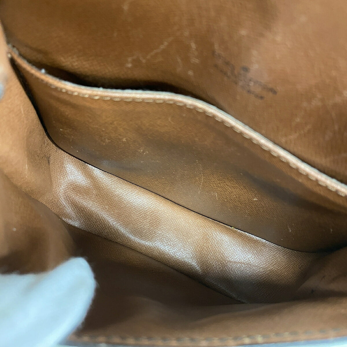 Louis Vuitton Brown Shoulder Bag (Pre-Owned)