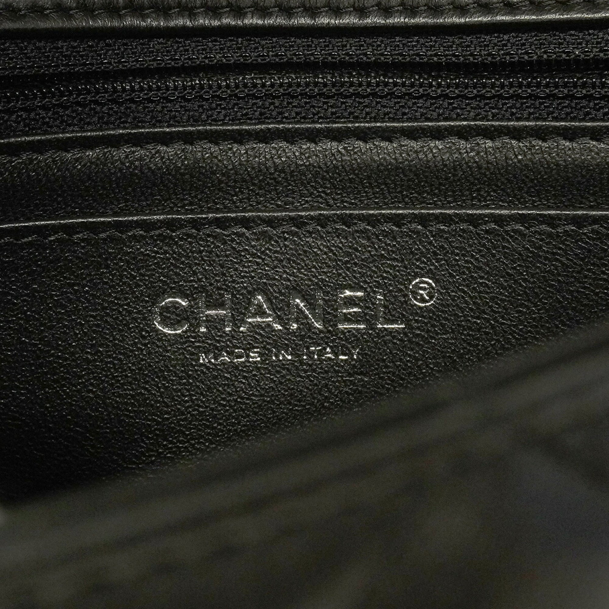 Chanel Black Leather Shoulder Bag (Pre-Owned)