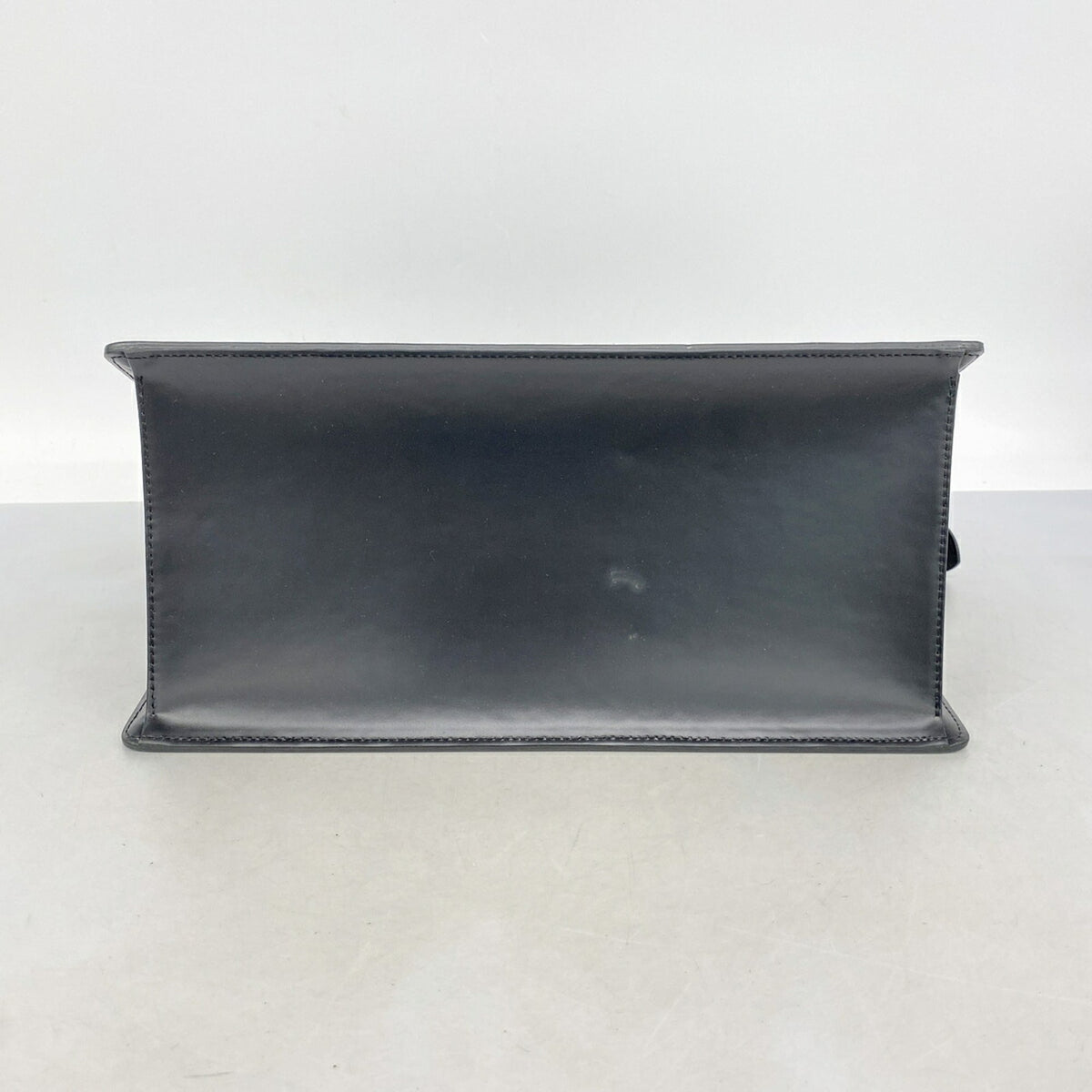 Louis Vuitton Noir Handbag (Pre-Owned)