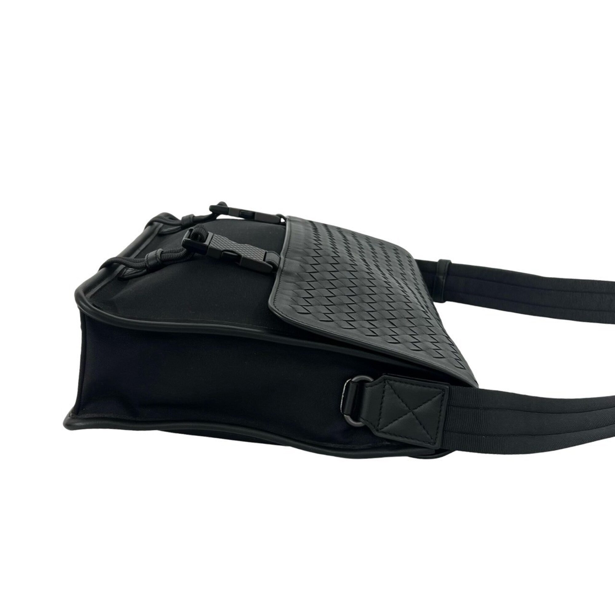 Bottega Veneta Black Leather Nylon Shoulder Bag (Pre-Owned)