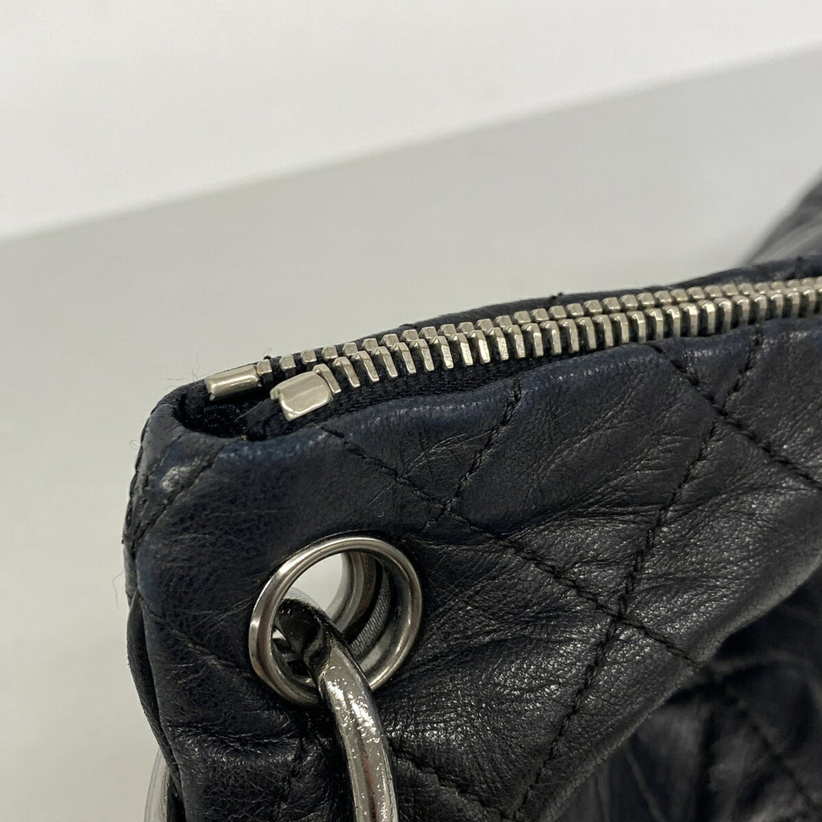Chanel Black Leather Shoulder Bag (Pre-Owned)