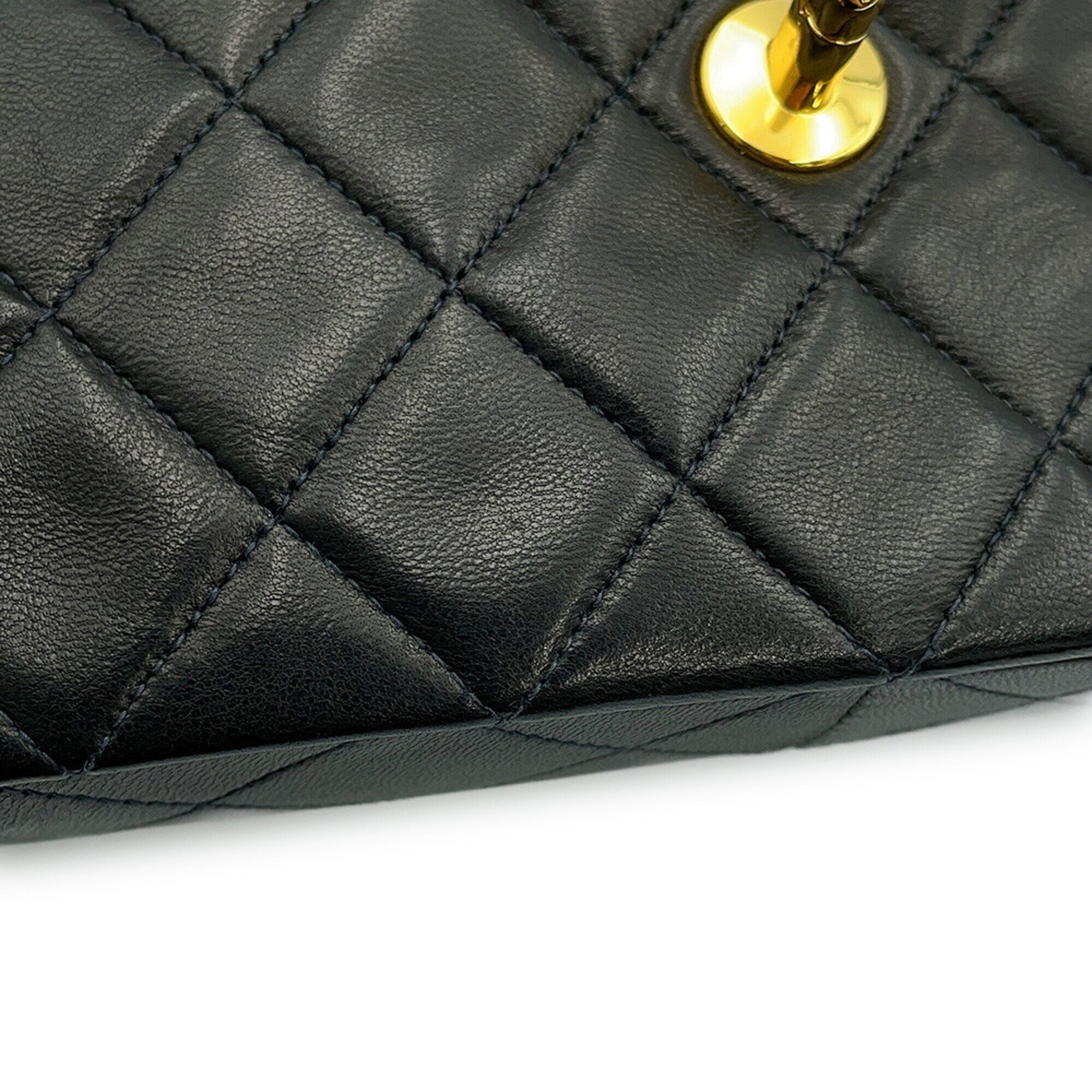 Chanel Black Leather Shoulder Bag (Pre-Owned)