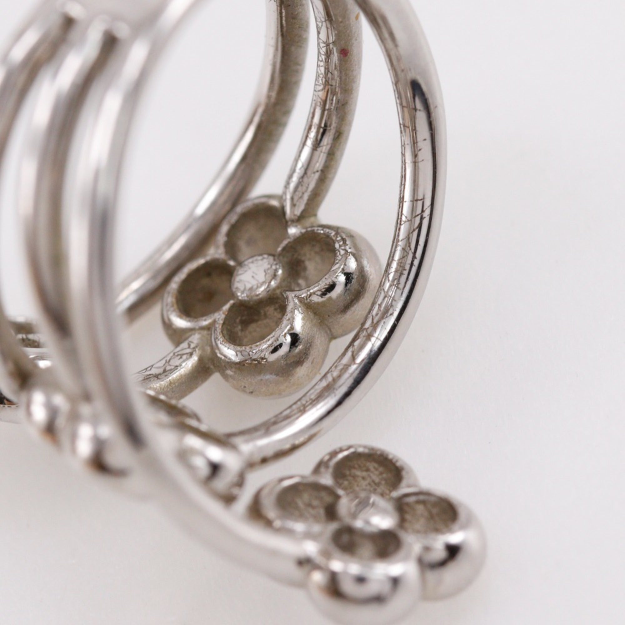 Louis Vuitton Silver Metal Band Ring (Pre-Owned)