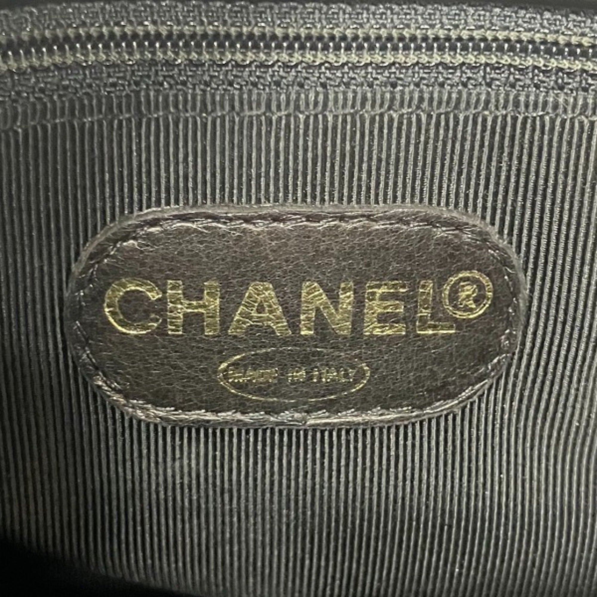 Chanel Black Patent Leather Shoulder Bag (Pre-Owned)