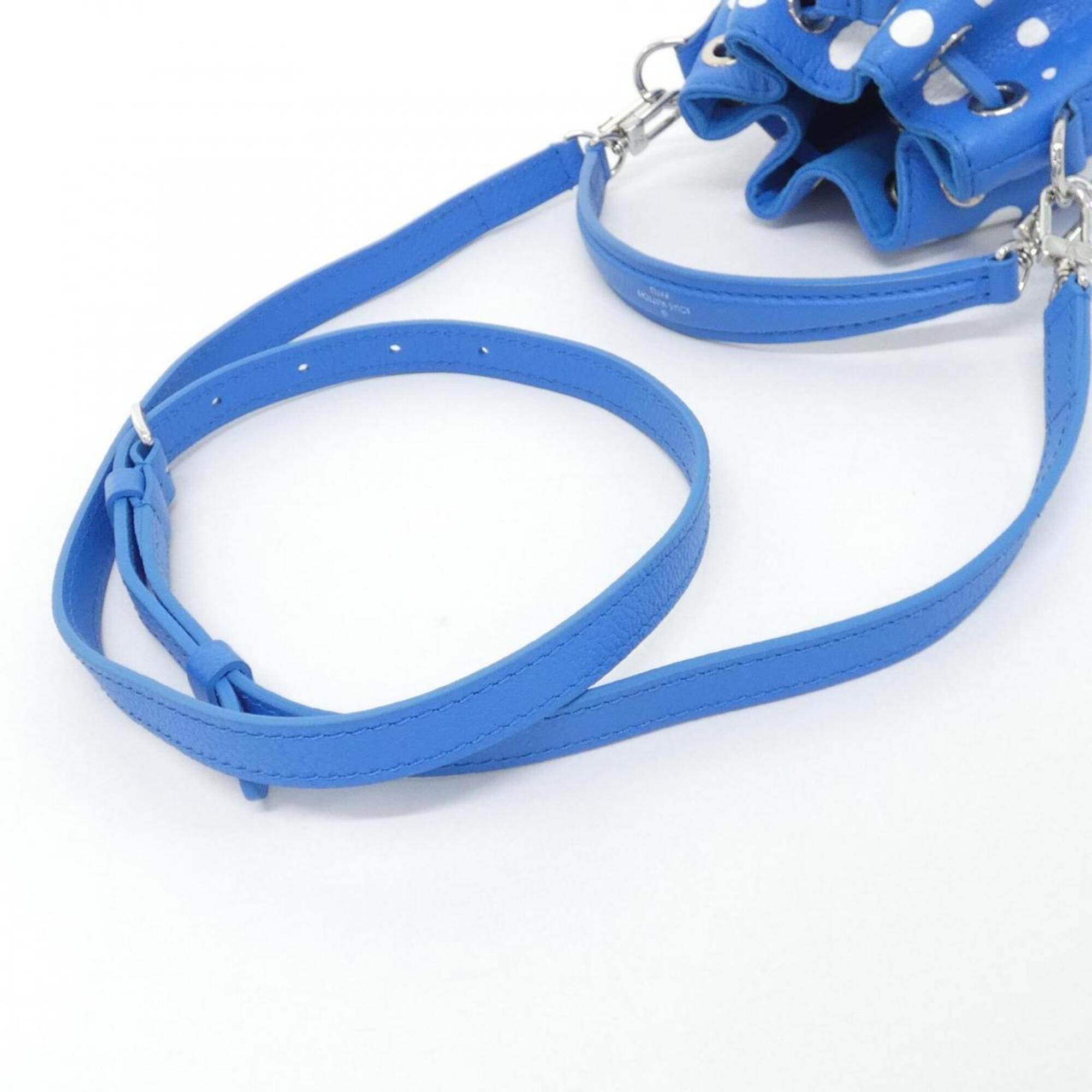 Louis Vuitton Blanc Blue Leather Shoulder Bag (Pre-Owned)