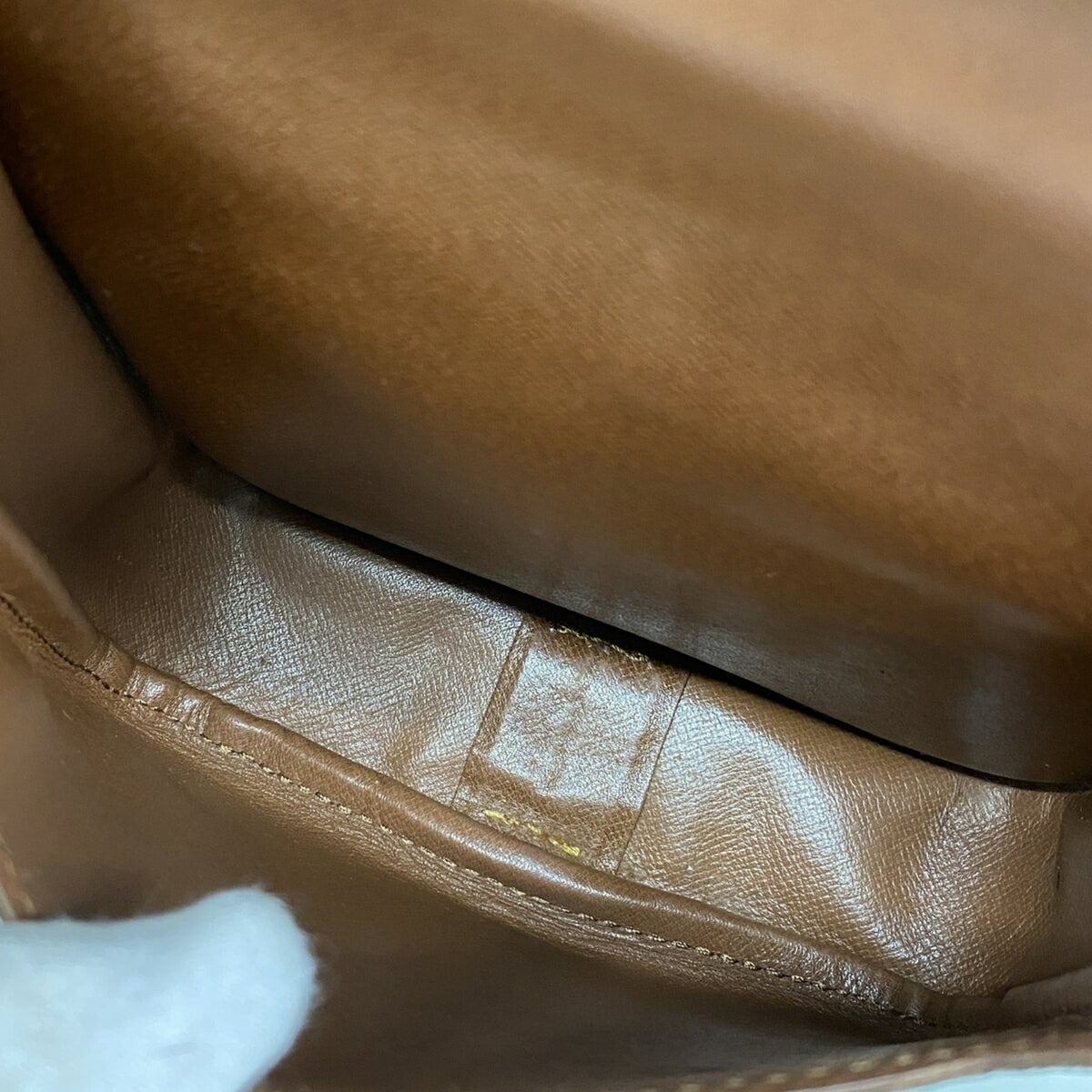 Louis Vuitton Brown Shoulder Bag (Pre-Owned)