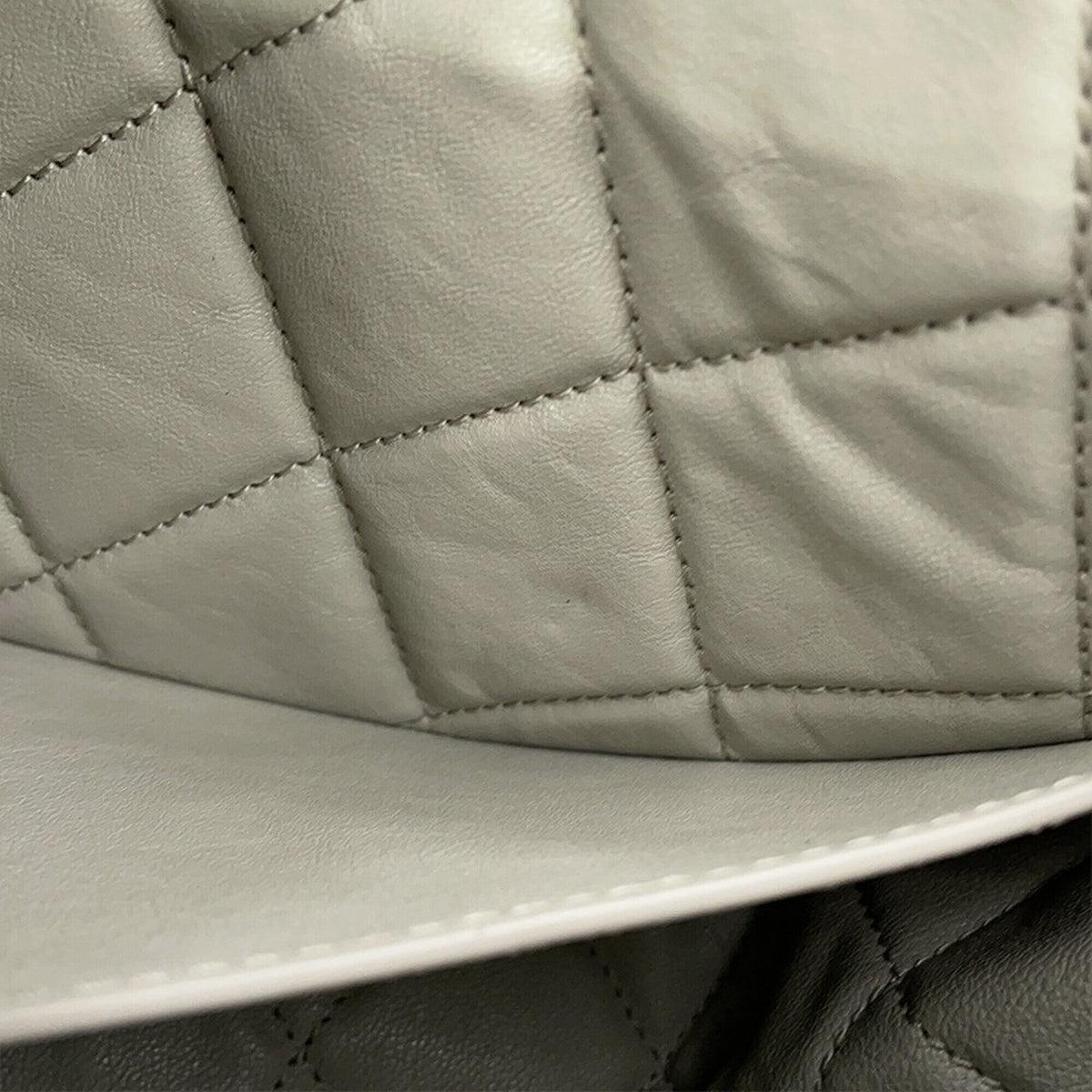 Burberry Light Gray Leather Messenger Bag Shoulder Bag (Pre-Owned)