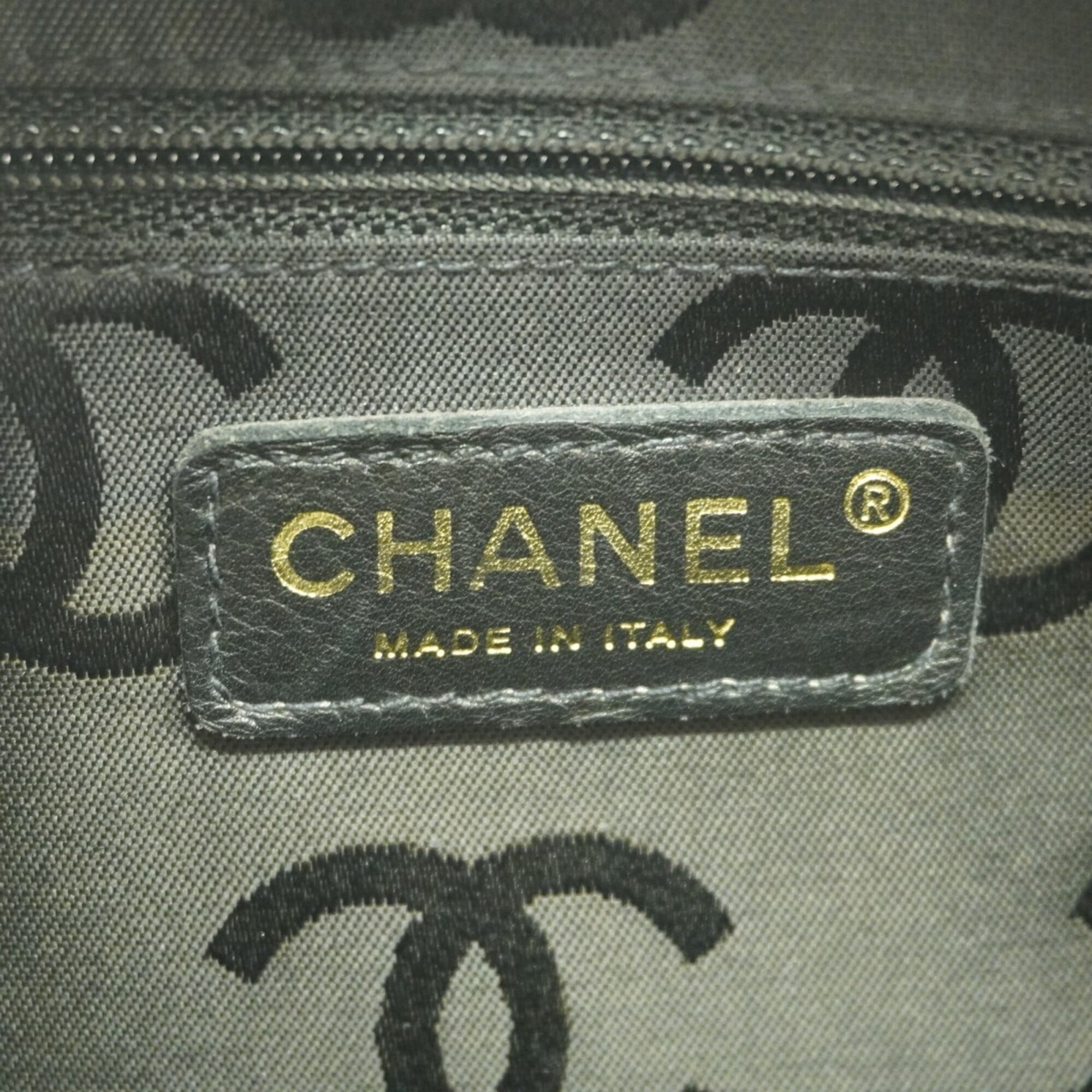 Chanel Black Leather Handbag (Pre-Owned)