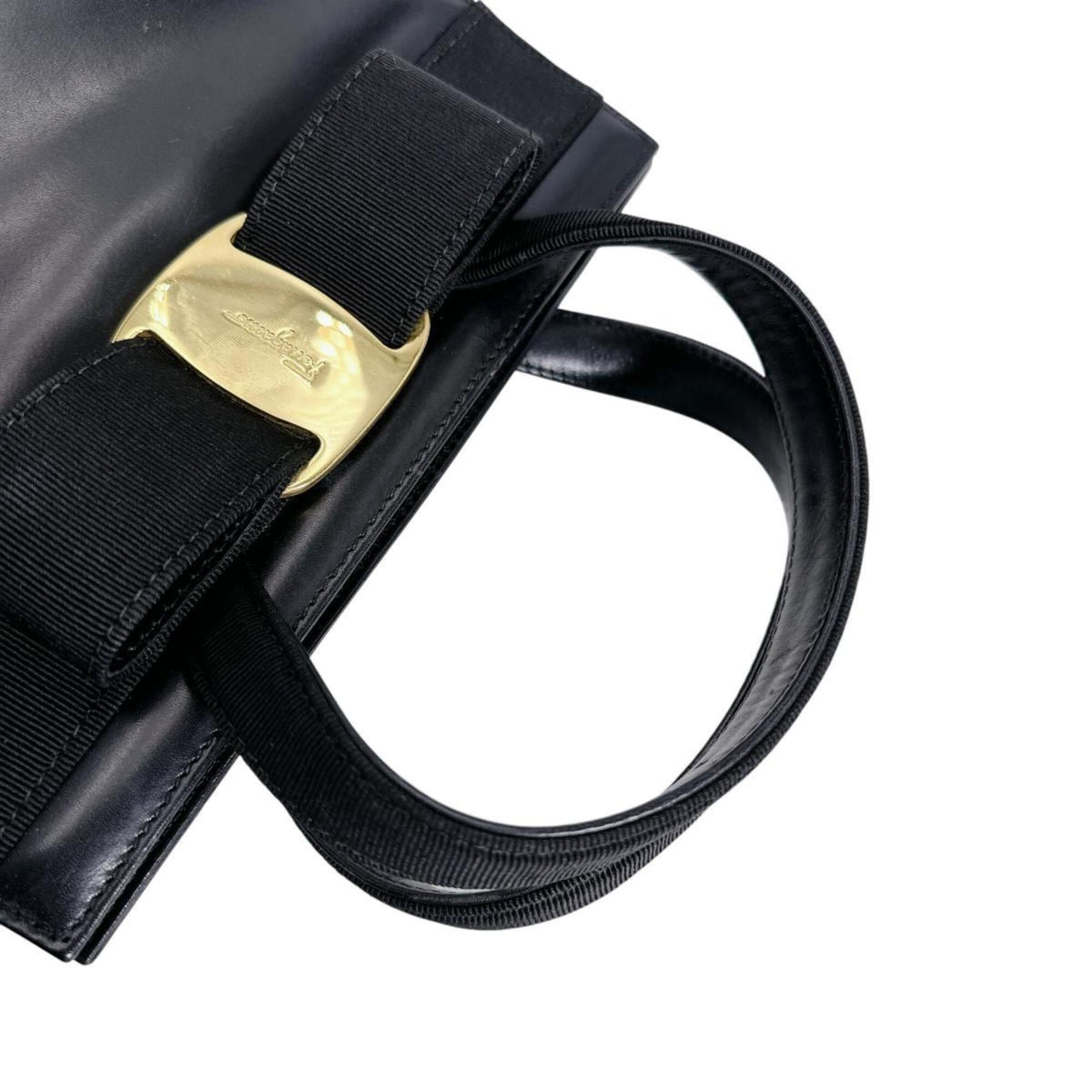 Salvatore Ferragamo Black Leather Handbag (Pre-Owned)