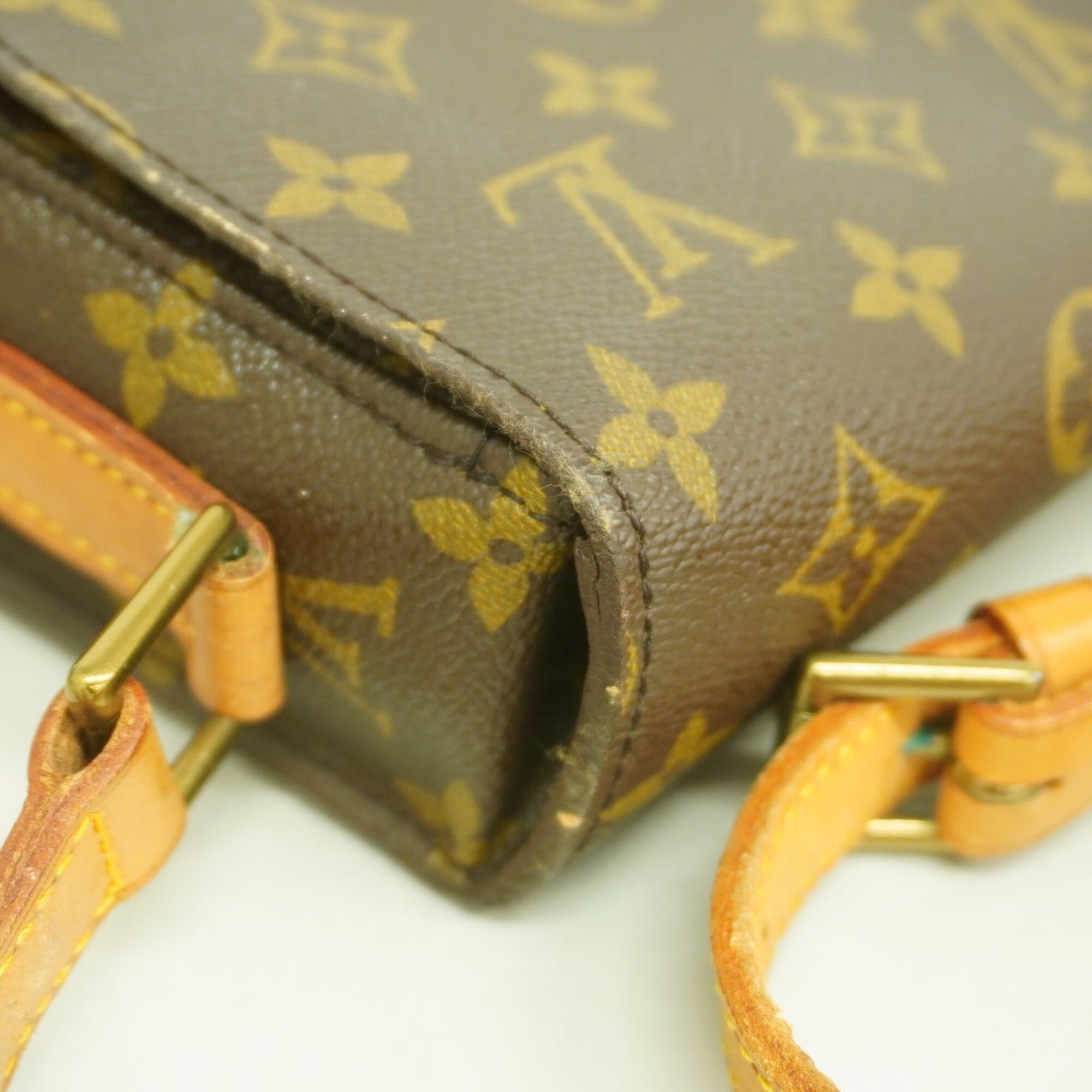 Louis Vuitton Brown Shoulder Bag (Pre-Owned)