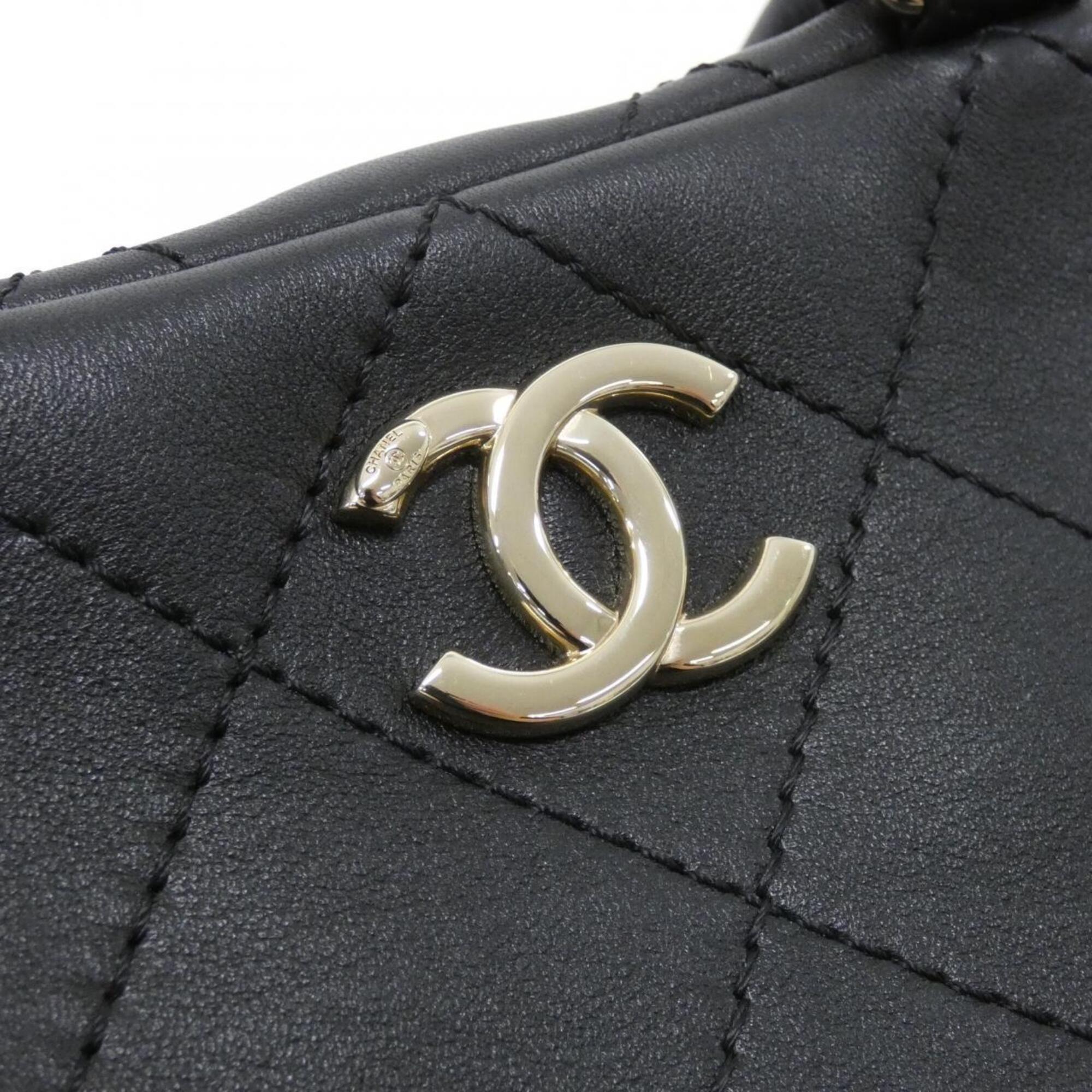 Chanel Black Leather Handbag (Pre-Owned)