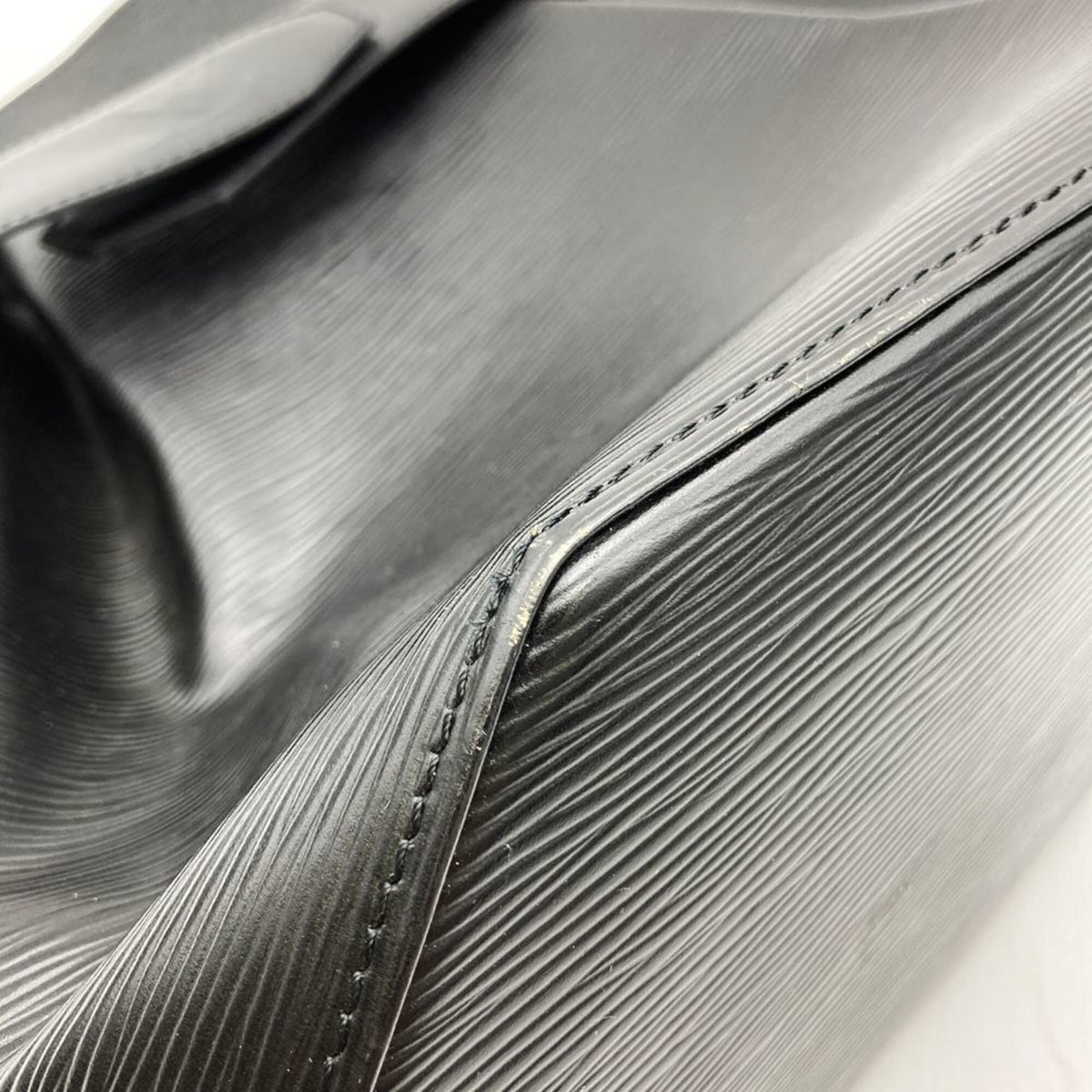 Louis Vuitton Black Epi Leather Shoulder Bag (Pre-Owned)
