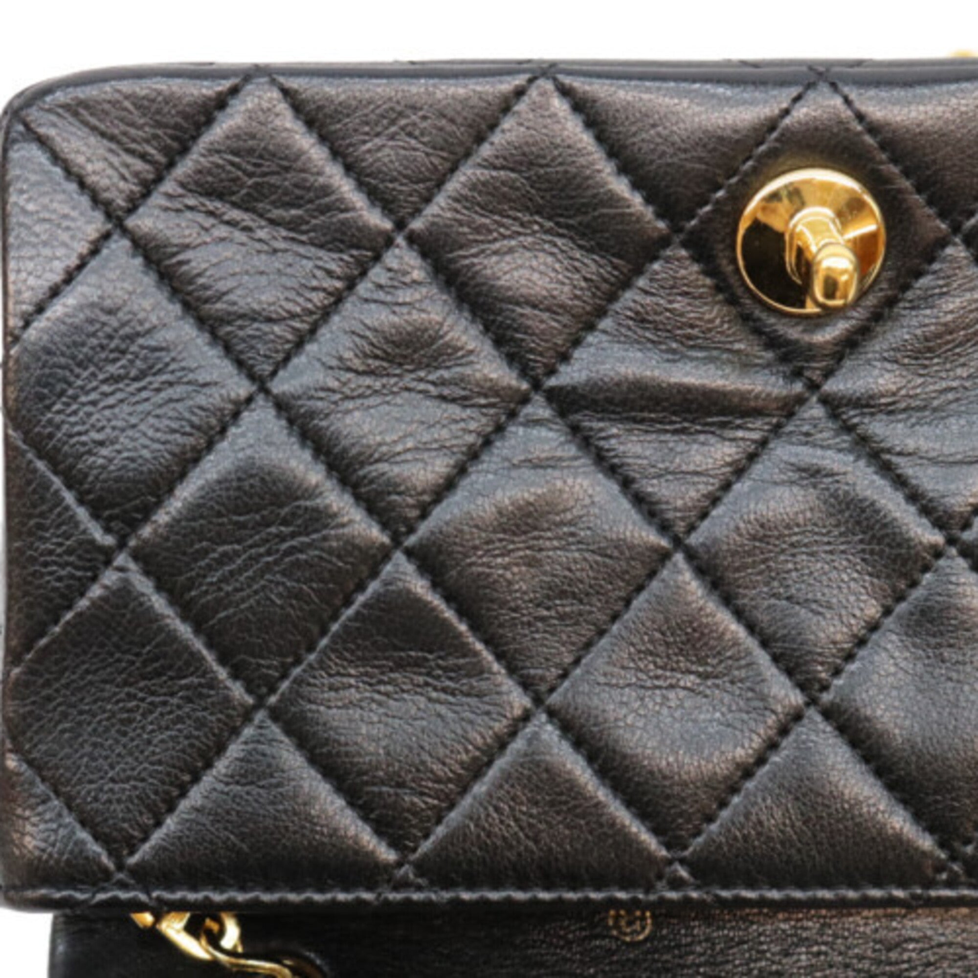 Chanel Black Leather Shoulder Bag (Pre-Owned)