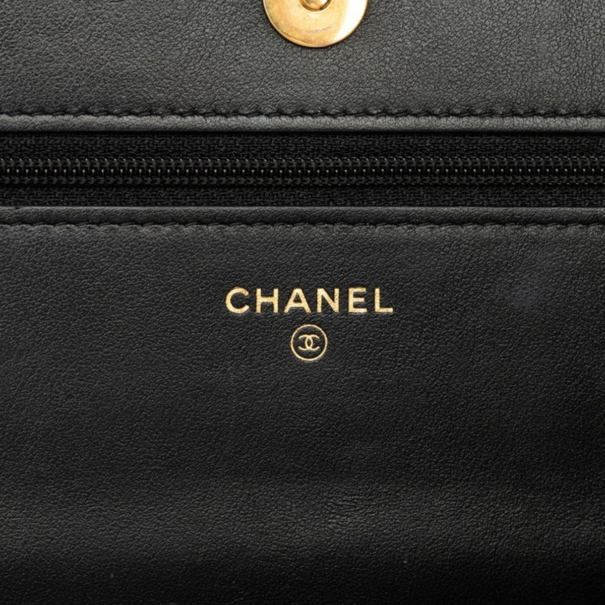 Chanel Black Grained Calfskin Shoulder Bag (Pre-Owned)