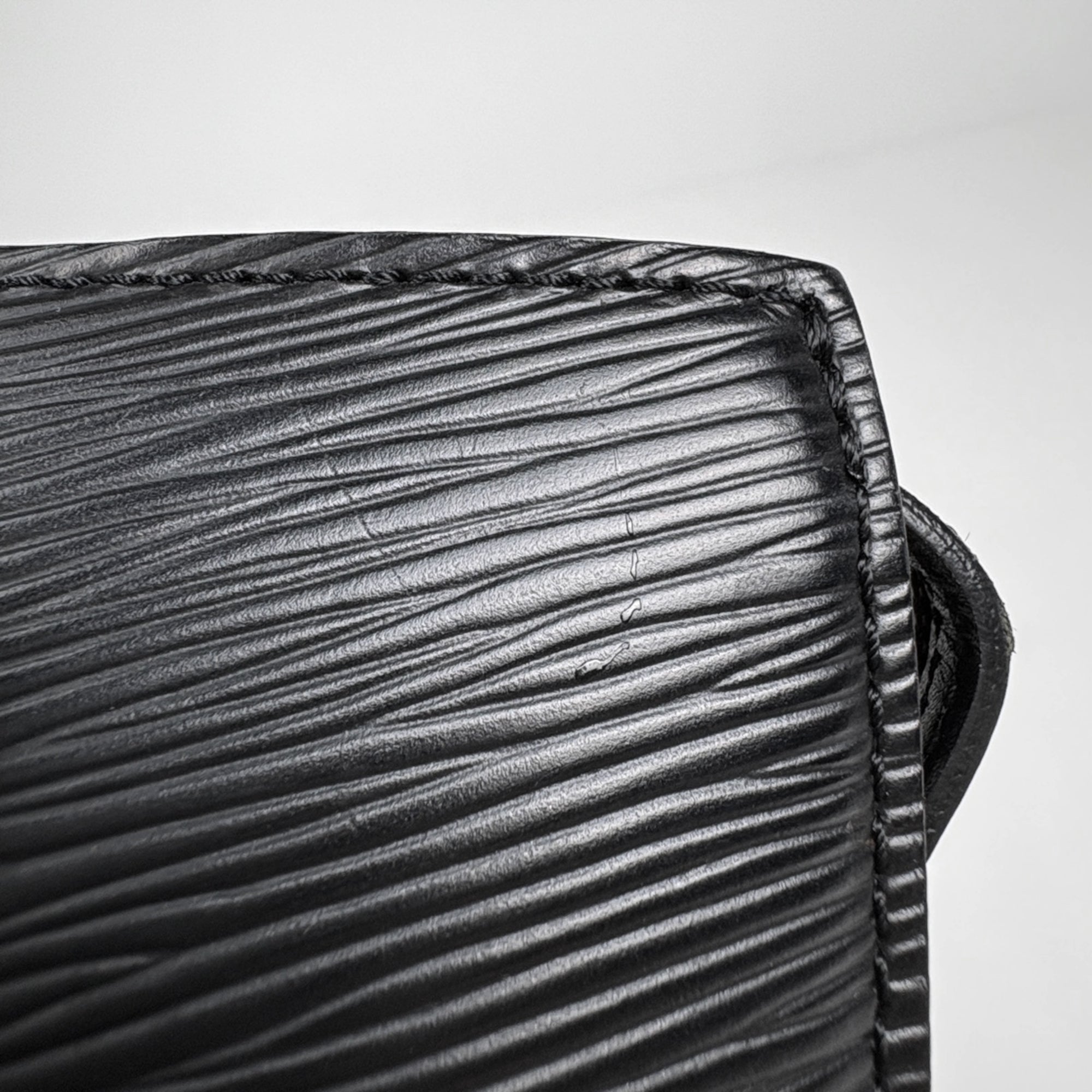 Louis Vuitton Black Noir Epi Leather Handbag (Pre-Owned)