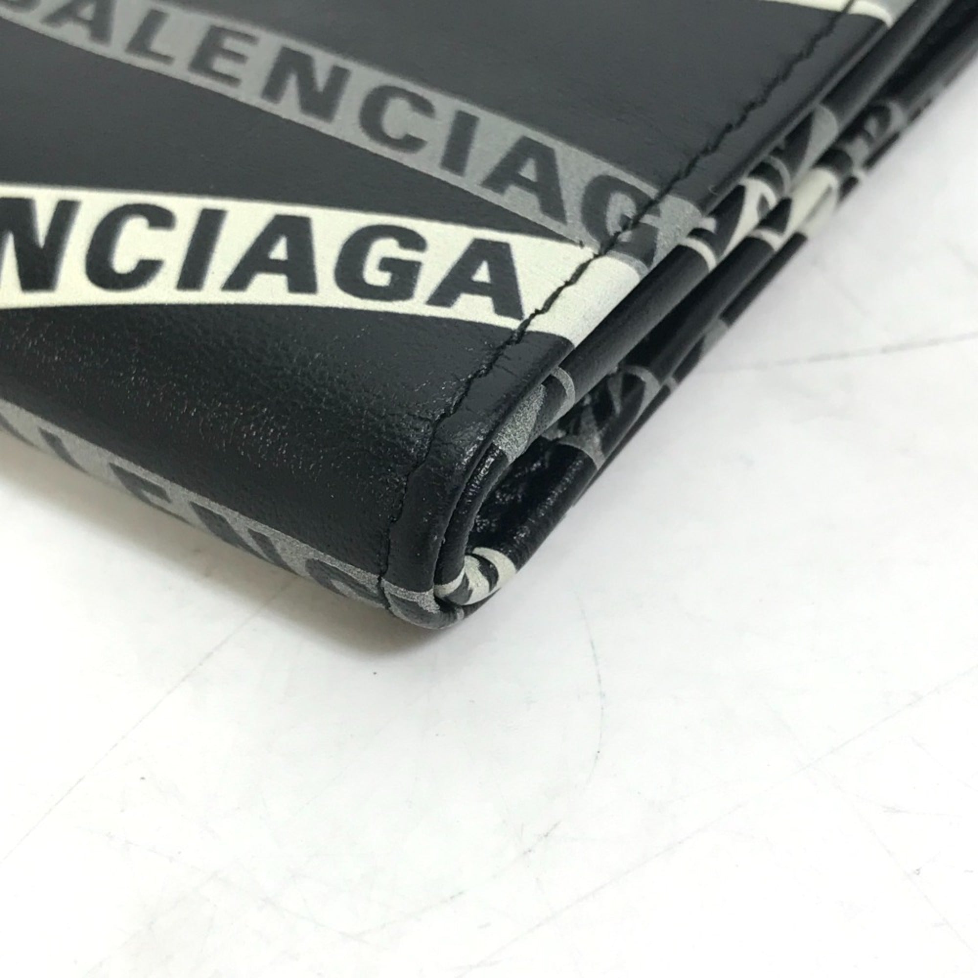 Balenciaga Black Leather Shoulder Bag (Pre-Owned)