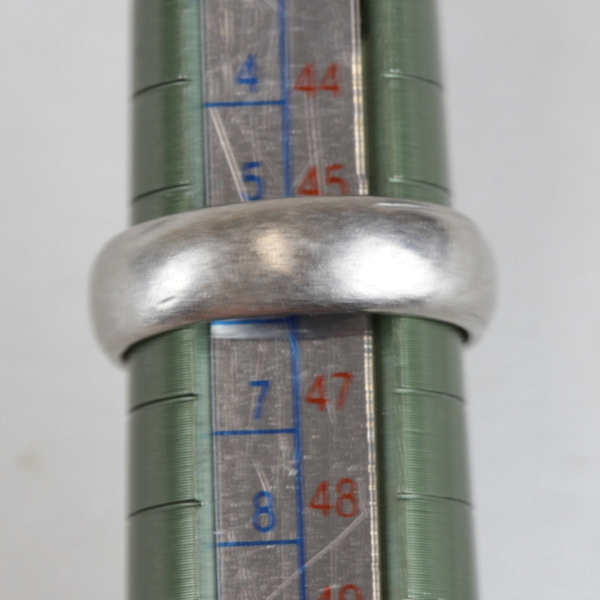 Burberry Silver Platinum 900 Band Ring (Pre-Owned)