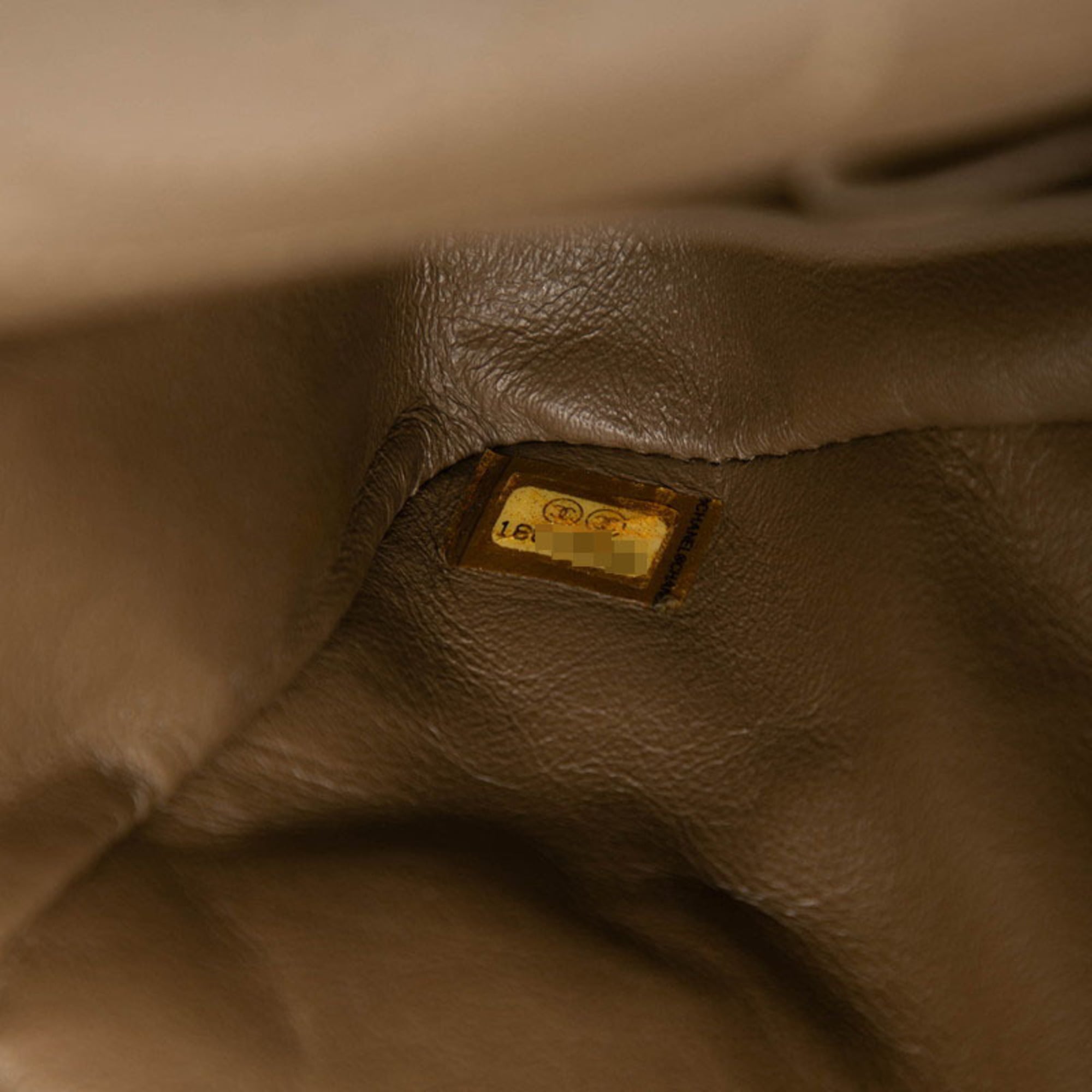 Chanel Brown Leather Shoulder Bag (Pre-Owned)