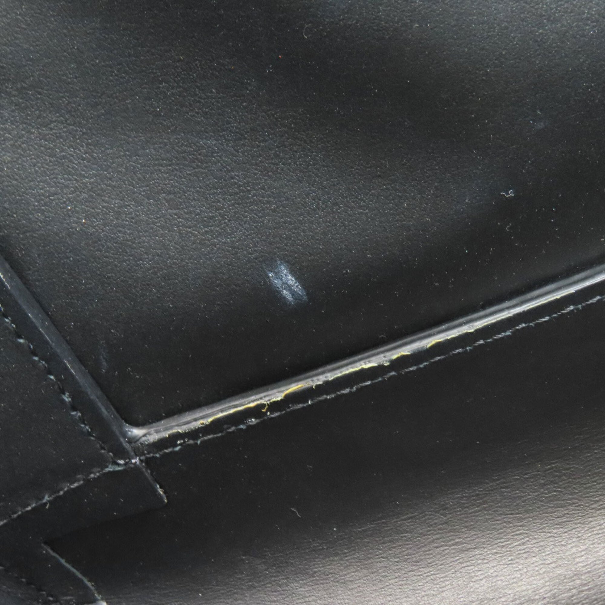 Salvatore Ferragamo Black Leather Shoulder Bag (Pre-Owned)