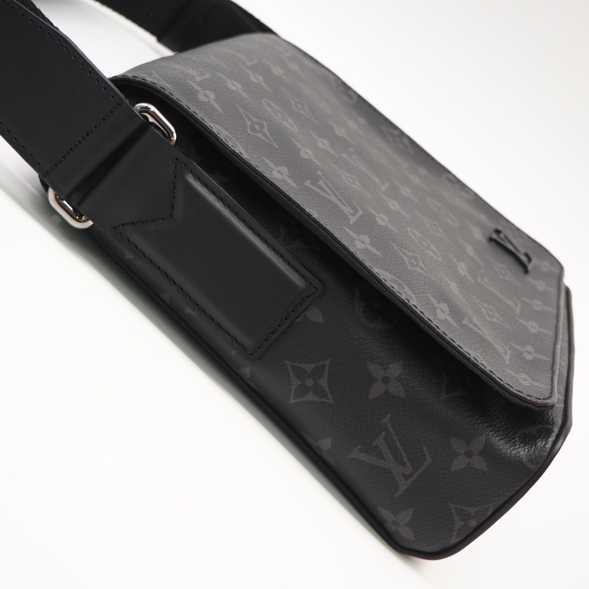 Louis Vuitton Monogram Eclipse Black Gray Coated Canvas Leather Shoulder Bag (Pre-Owned)