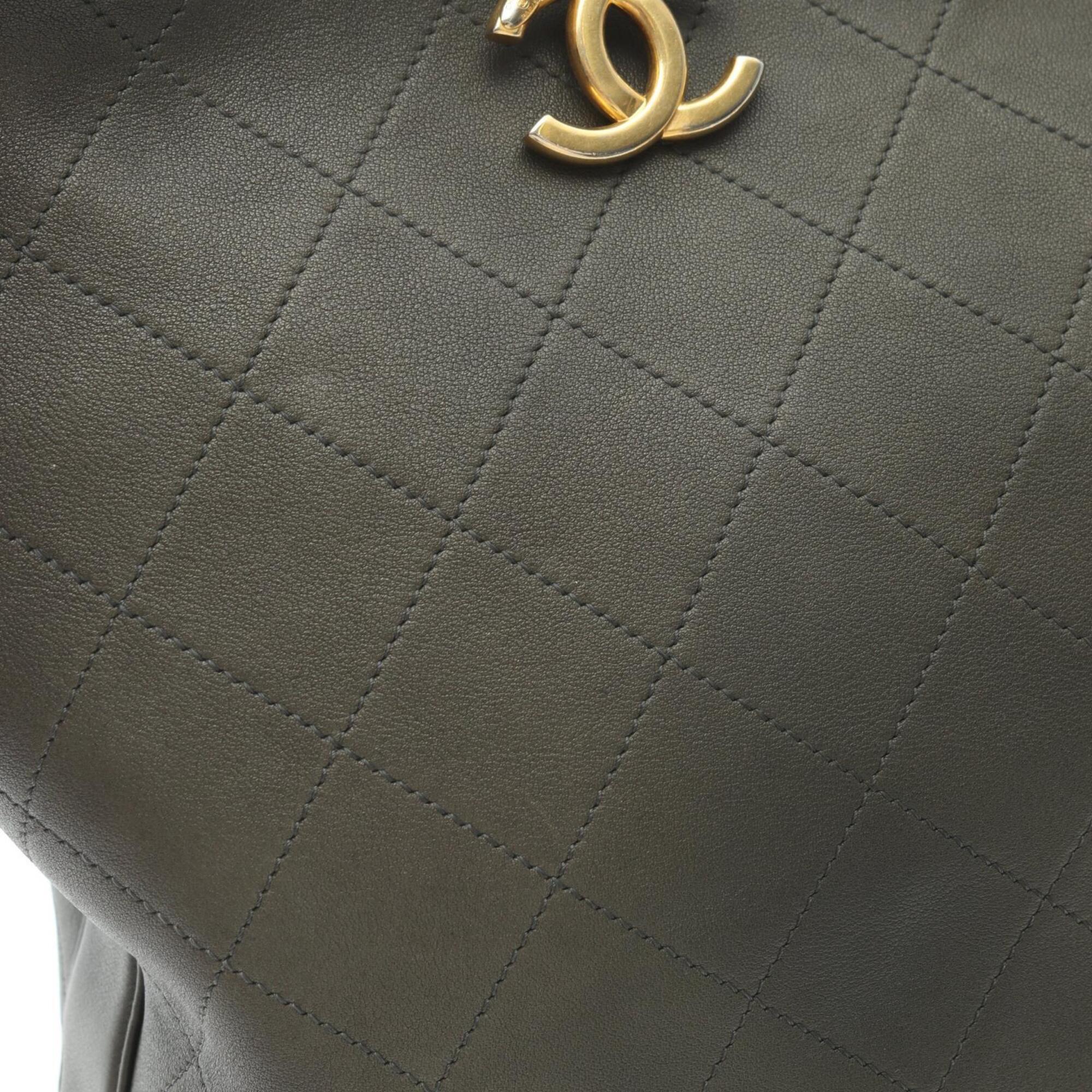 Chanel Green Leather Handbag Shoulder Bag (Pre-Owned)