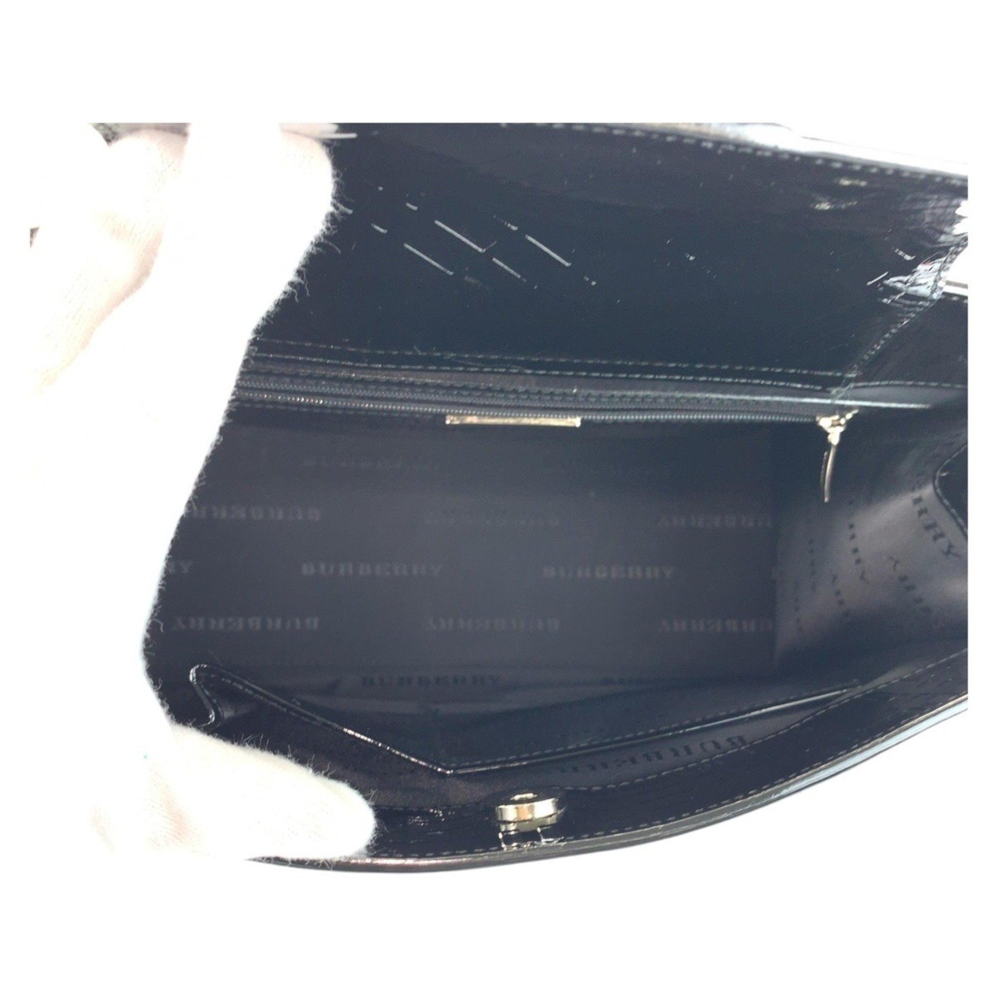 Burberry Black Patent Leather Shoulder Bag (Pre-Owned)