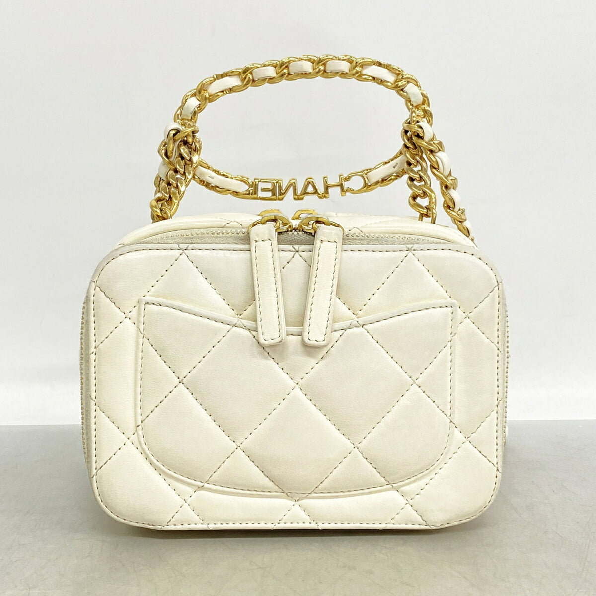 Chanel White Leather Shoulder Bag (Pre-Owned)