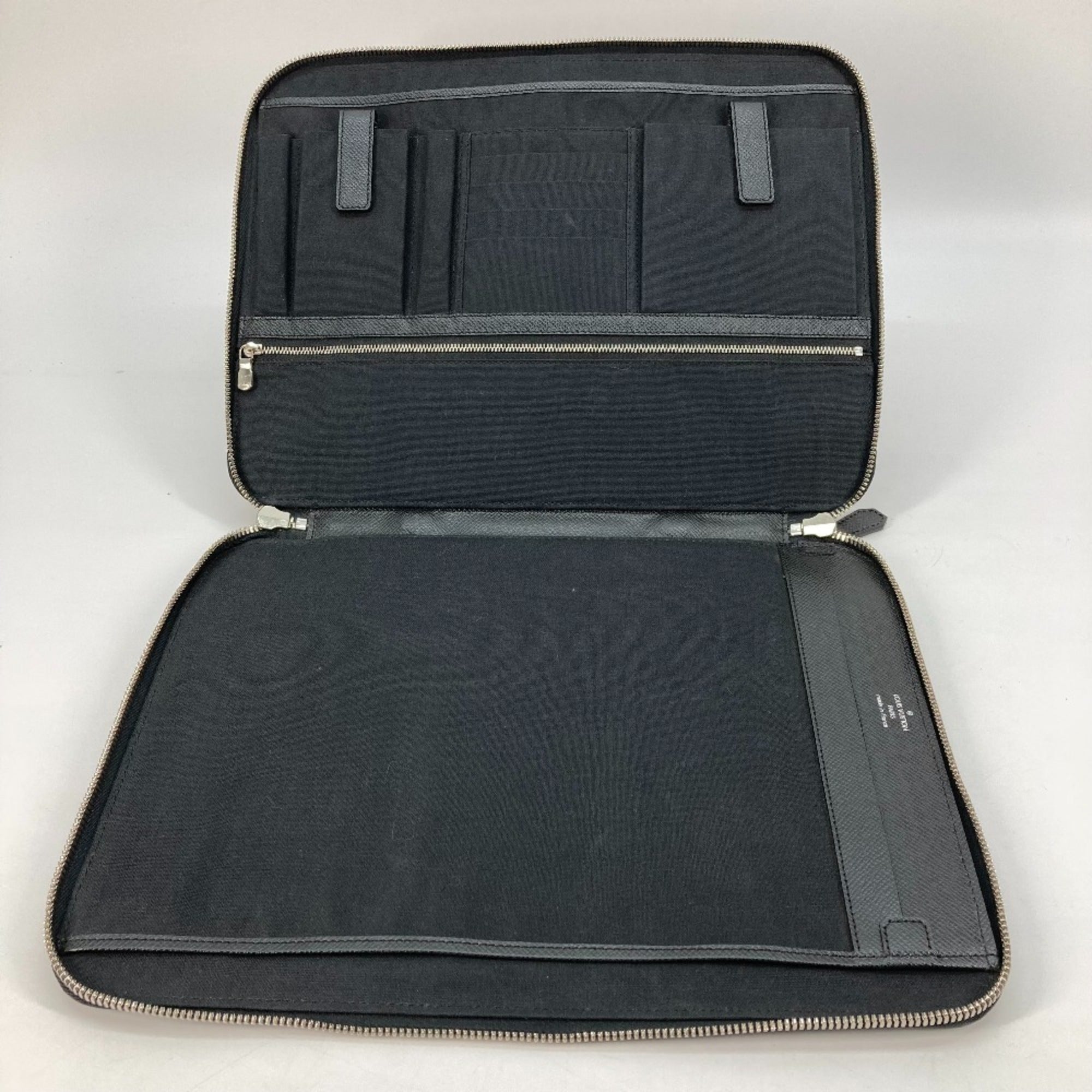 Louis Vuitton Black Noir Taiga Leather Handbag (Pre-Owned)