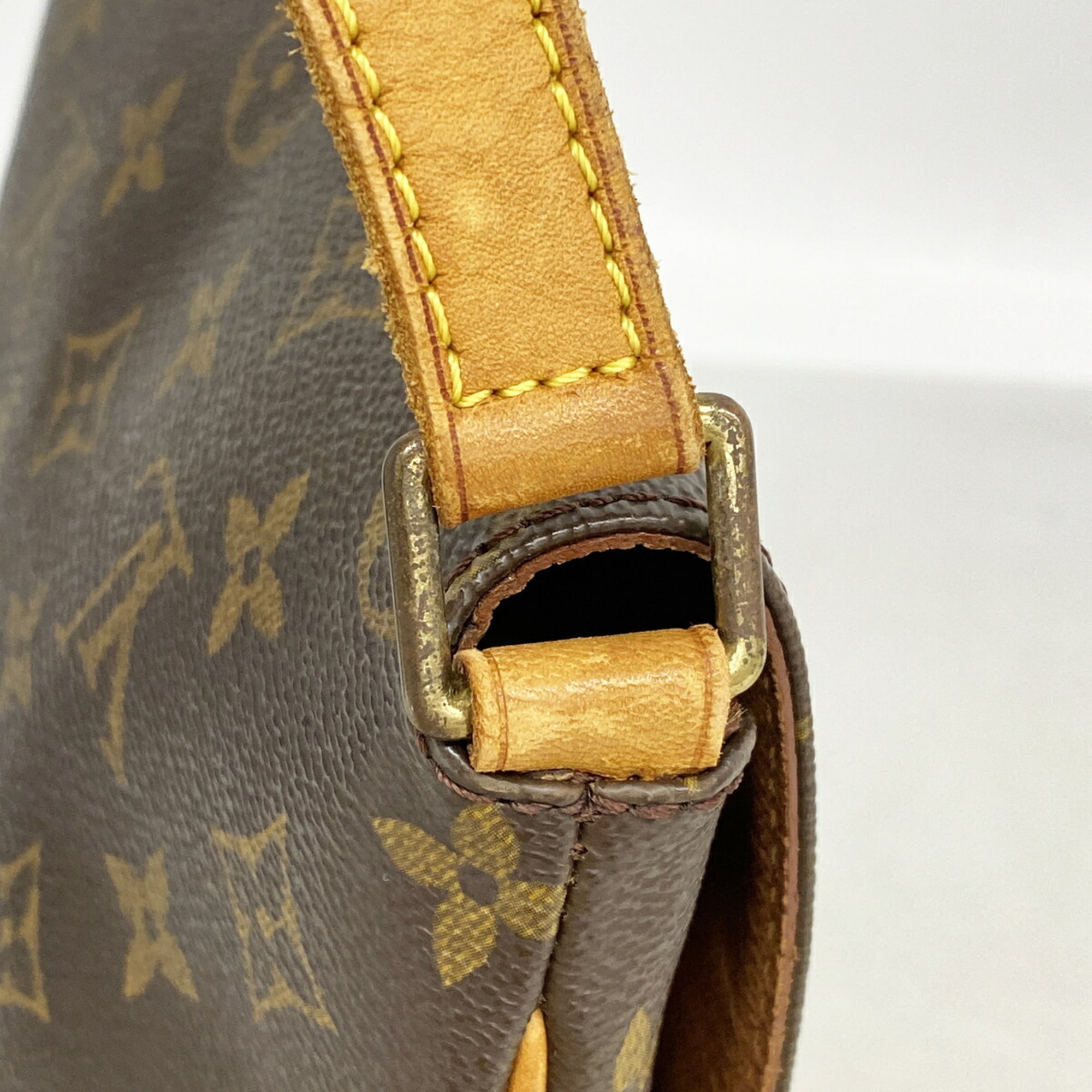 Louis Vuitton Brown Shoulder Bag (Pre-Owned)