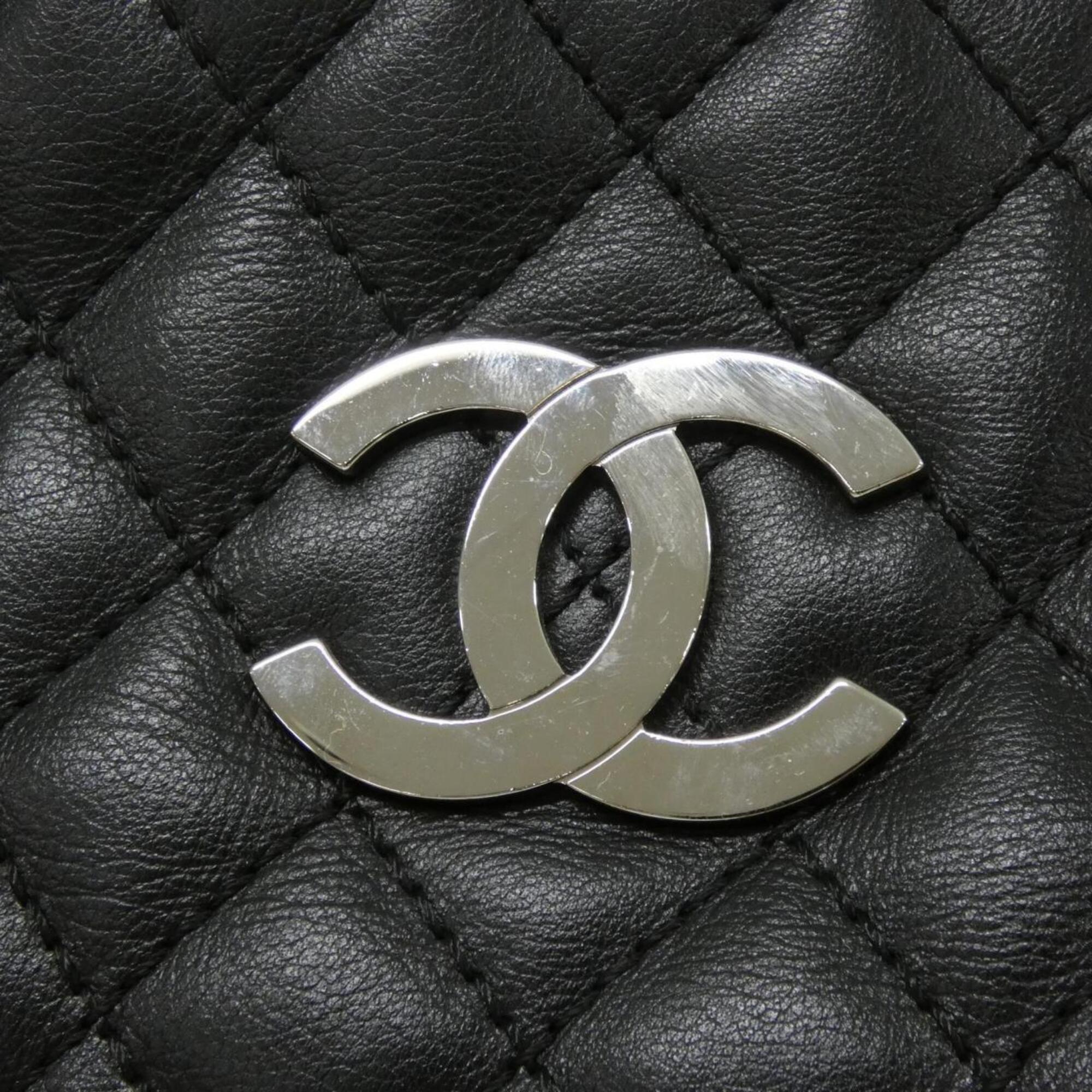 Chanel Black Leather Shoulder Bag (Pre-Owned)