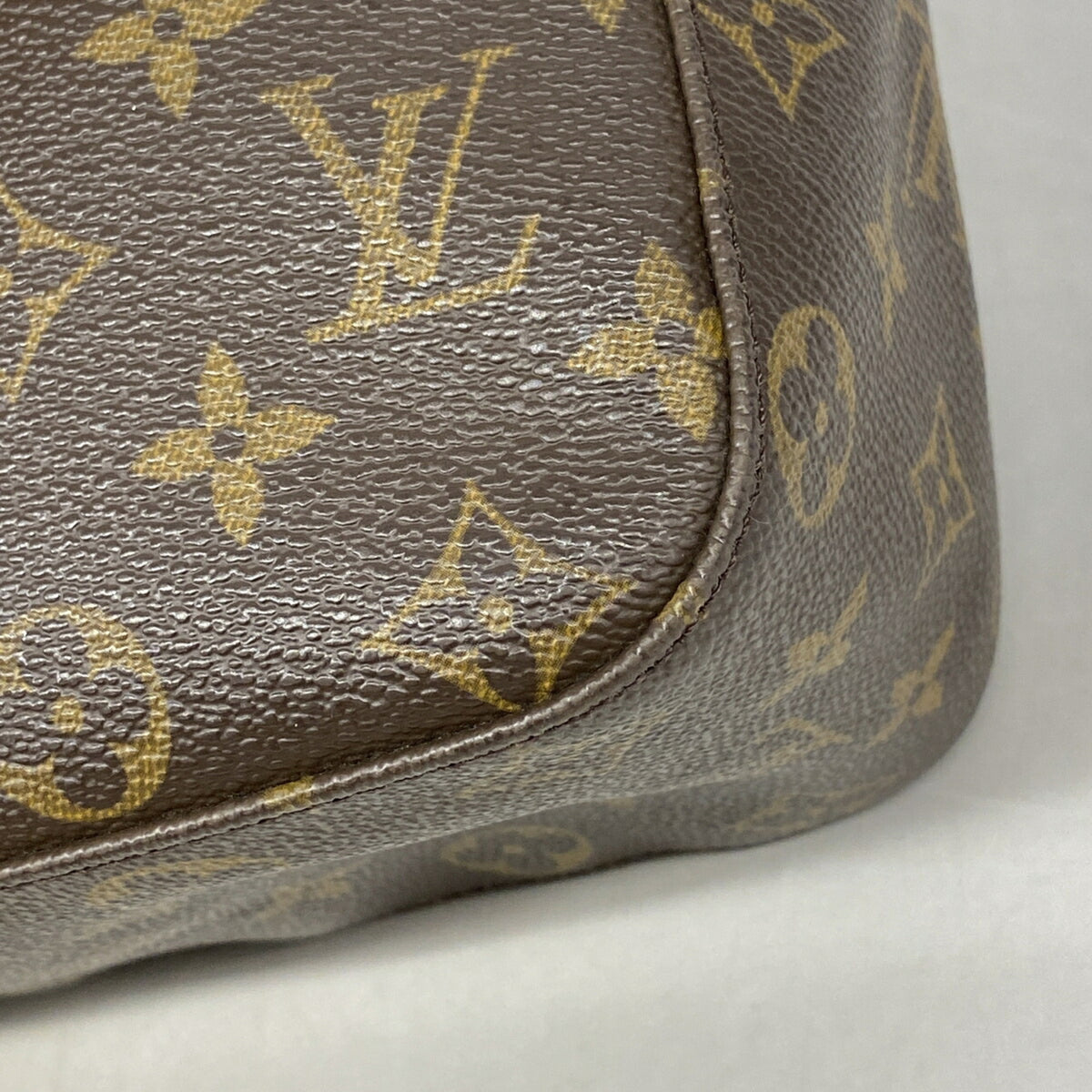 Louis Vuitton Brown Shoulder Bag (Pre-Owned)