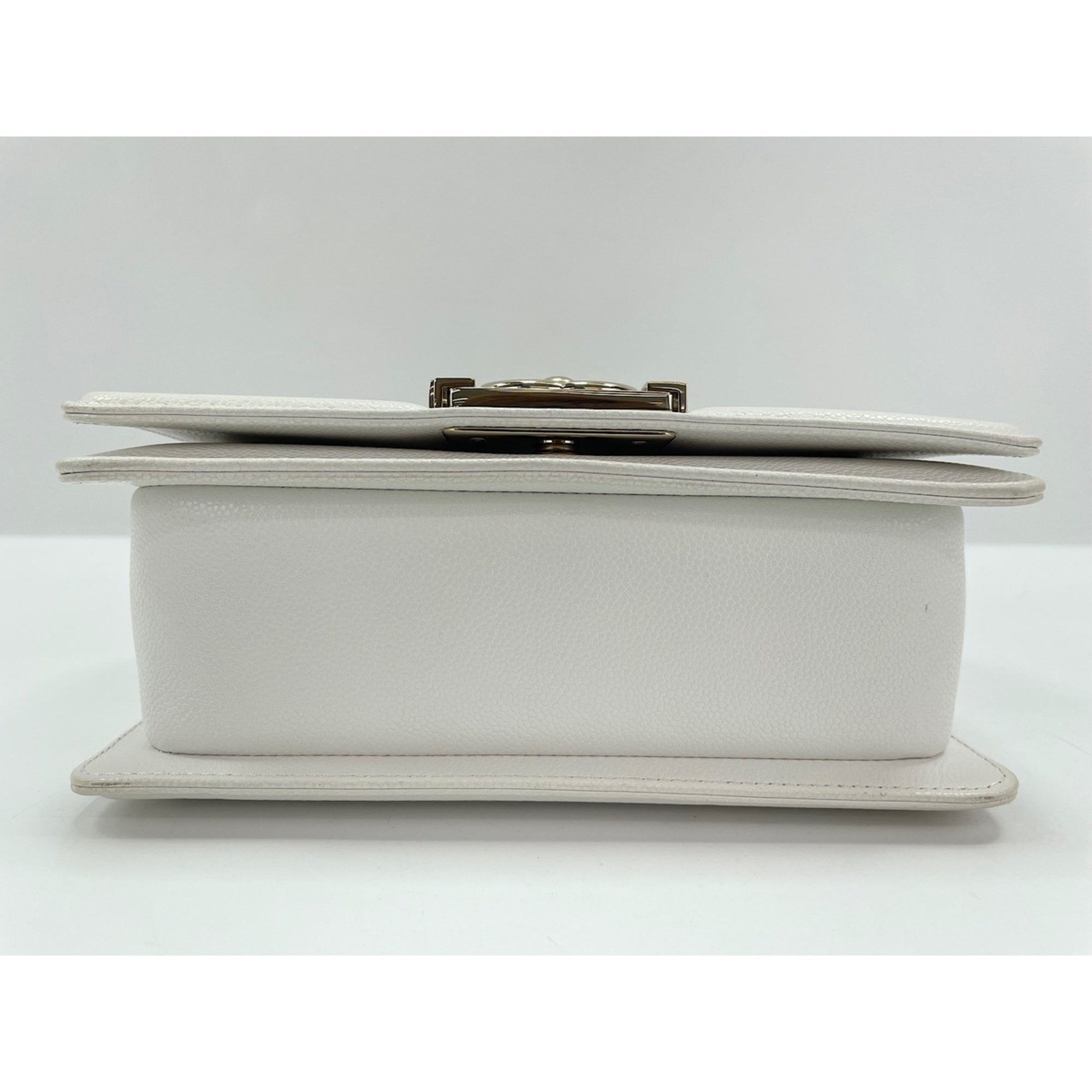 Chanel White Grained Calfskin Shoulder Bag (Pre-Owned)