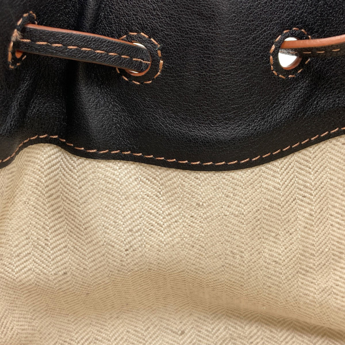 Loewe Beige Black Leather Handbag (Pre-Owned)