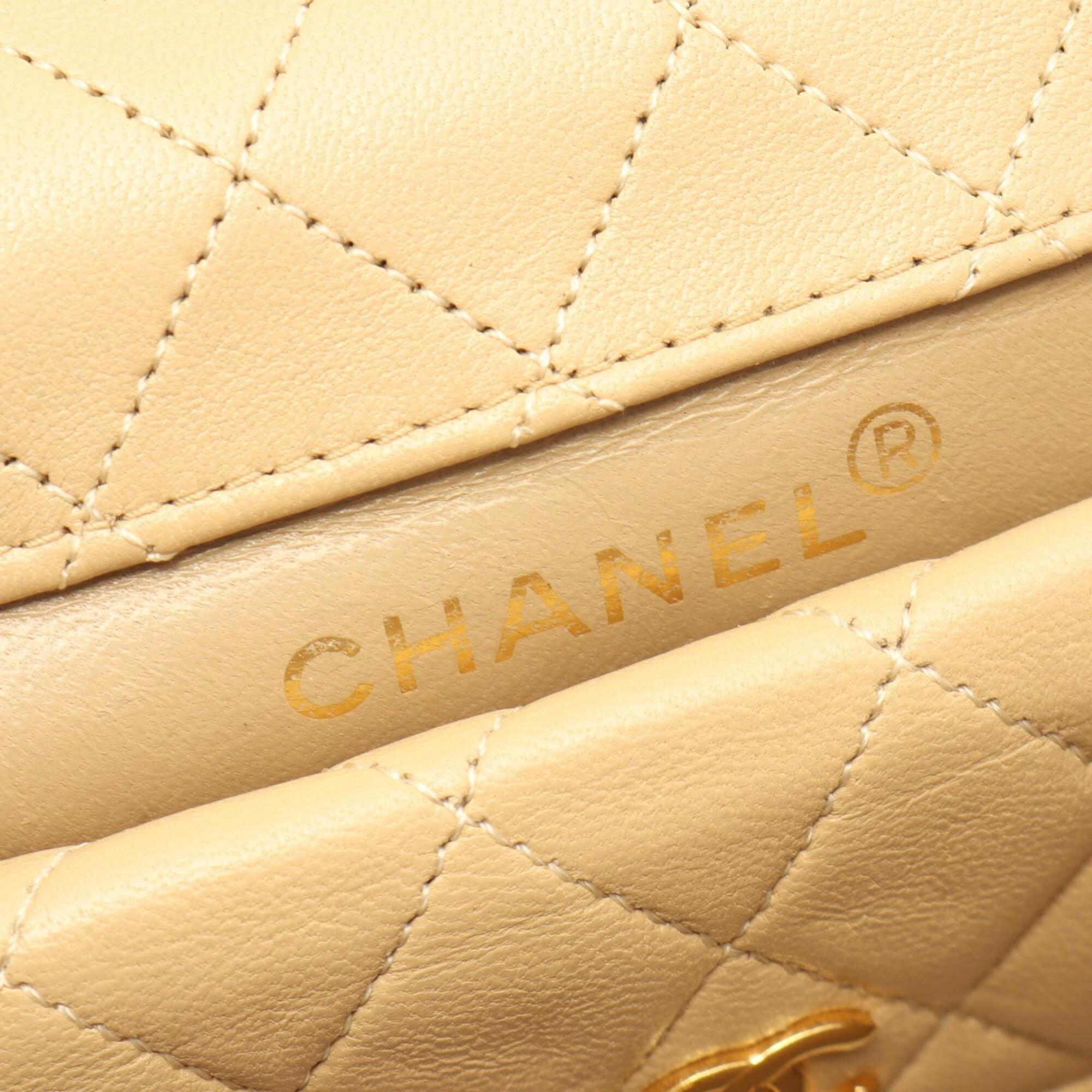 Chanel Matelasse Beige Leather Handbag Shoulder Bag (Pre-Owned)