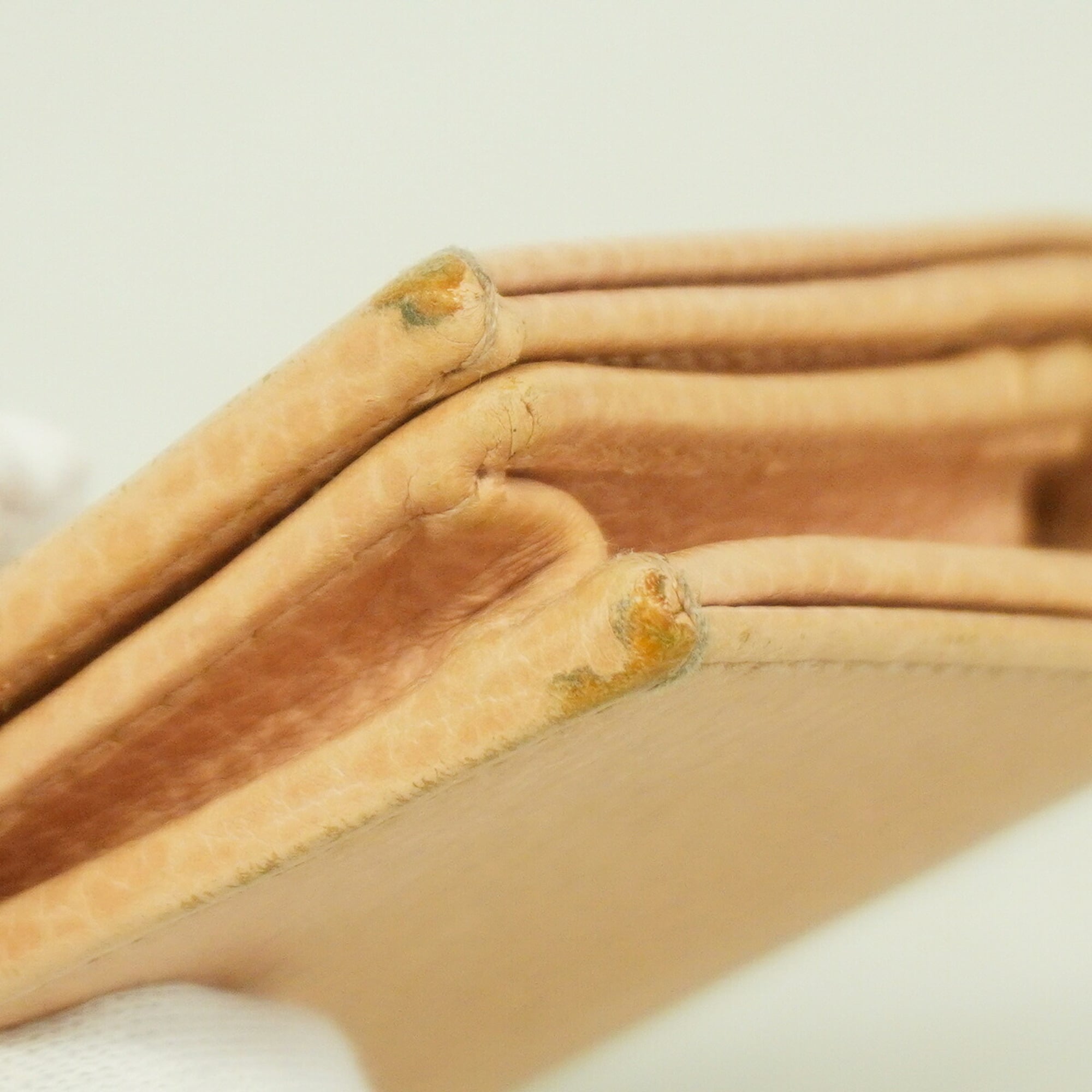 Gucci Pink Leather Wallet (Bi-Fold) (Pre-Owned)