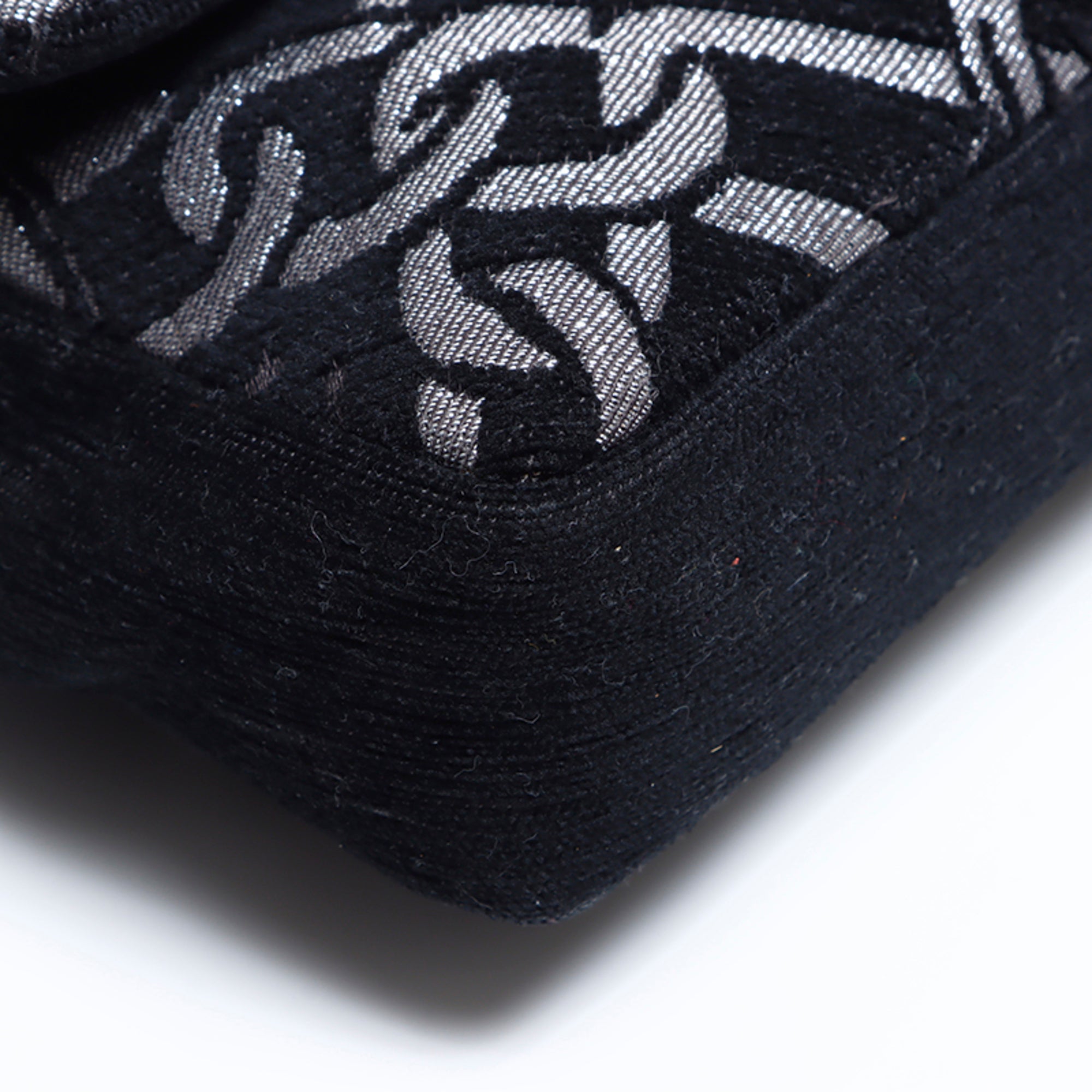Chanel Black Embroidery Handbag (Pre-Owned)