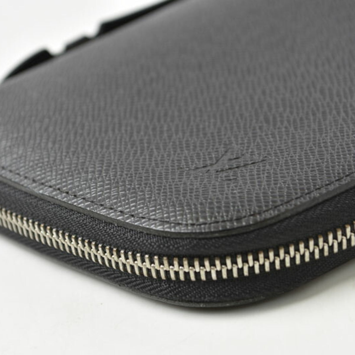 Louis Vuitton Taiga Ardoise Taiga Leather Long Wallet (Bi-Fold) (Pre-Owned)