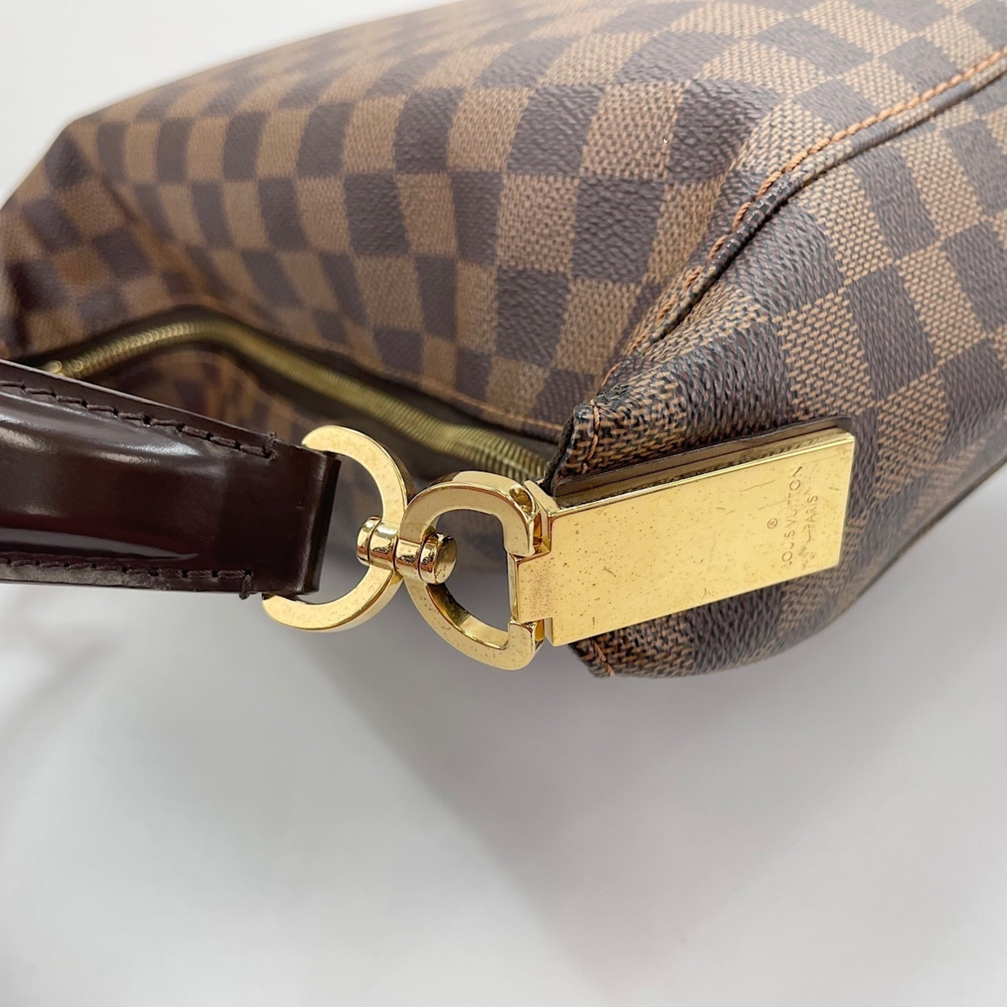 Louis Vuitton Brown Shoulder Bag (Pre-Owned)