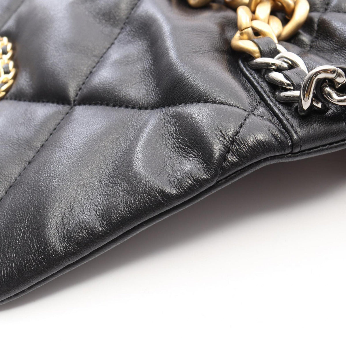 Chanel Black Leather Handbag Shoulder Bag (Pre-Owned)