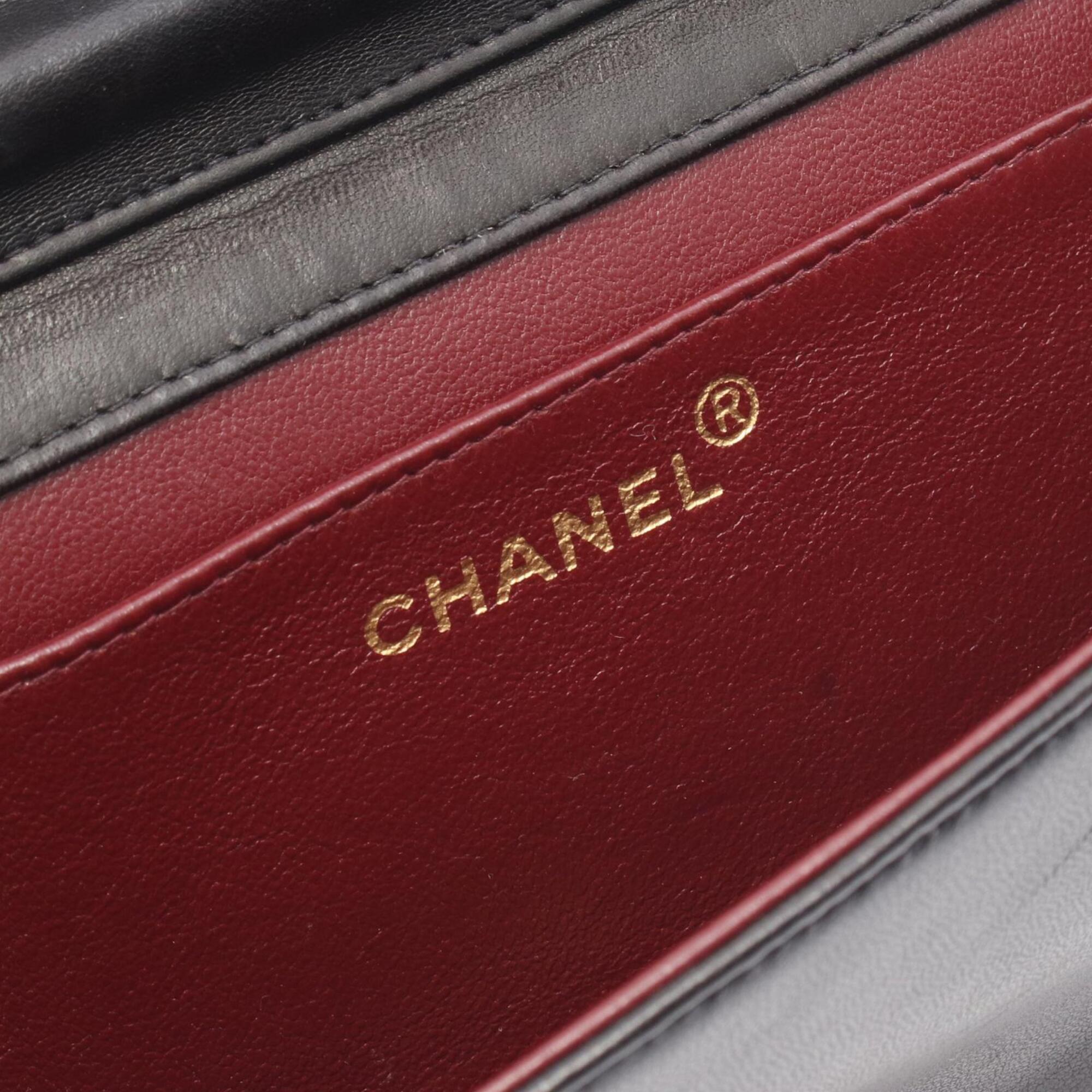 Chanel Matelasse Black Leather Handbag Shoulder Bag (Pre-Owned)