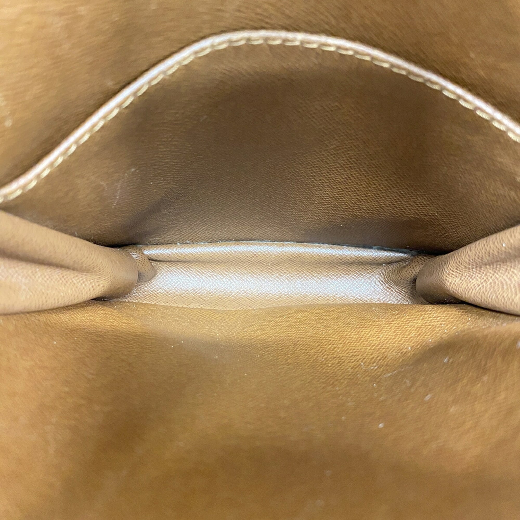 Louis Vuitton Brown Shoulder Bag (Pre-Owned)