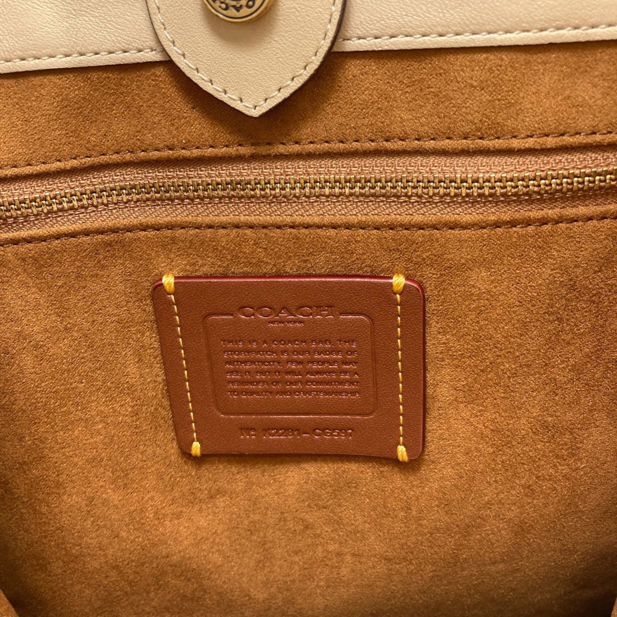Coach Beige Leather Tote Bag (Pre-Owned)