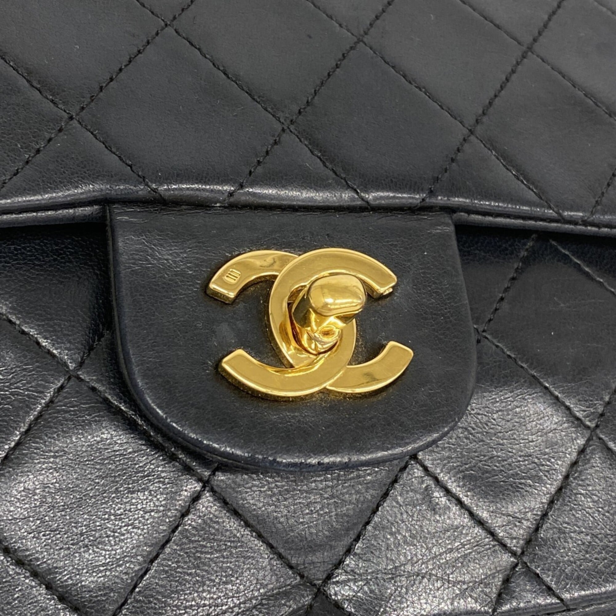 Chanel Black Leather Shoulder Bag (Pre-Owned)