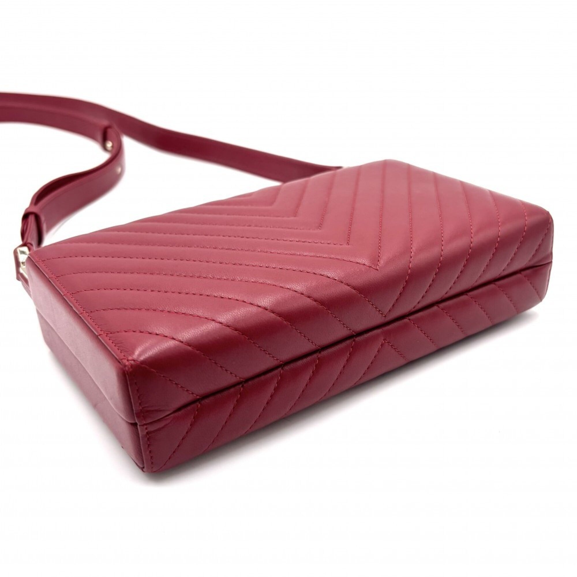 Chanel Red Color Leather Shoulder Bag (Pre-Owned)