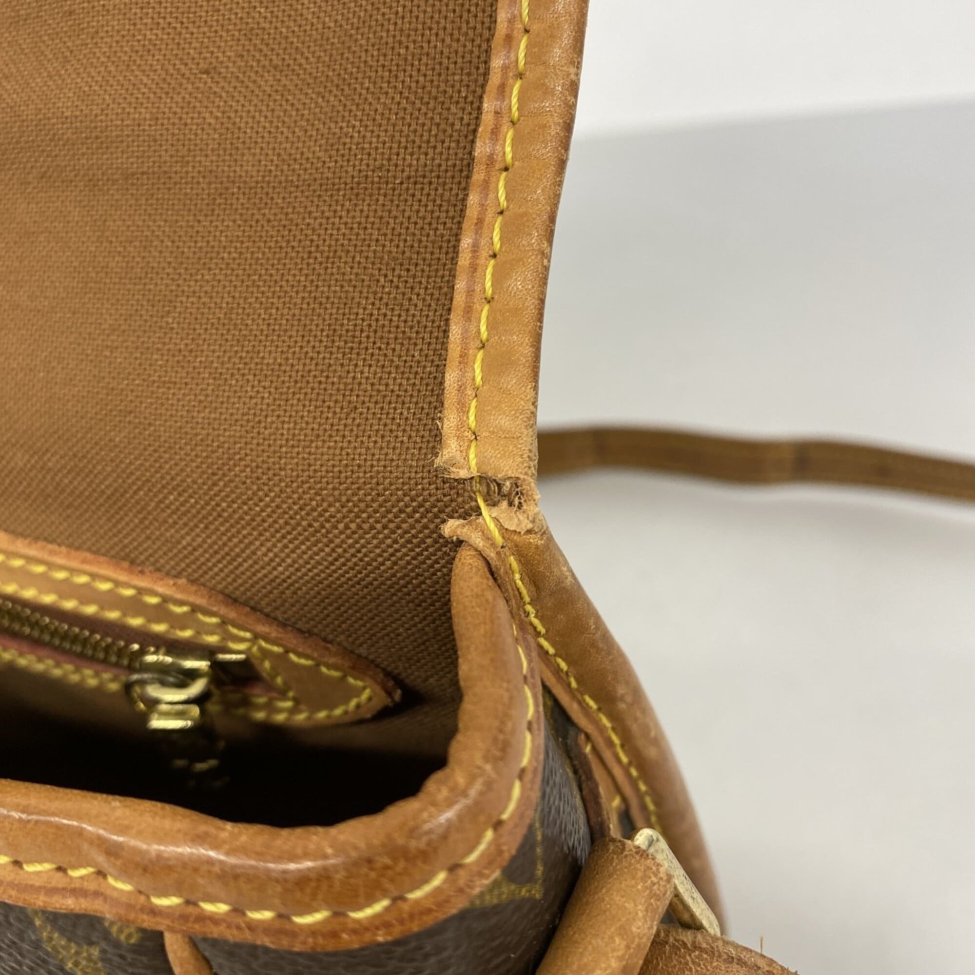 Louis Vuitton Brown Shoulder Bag (Pre-Owned)