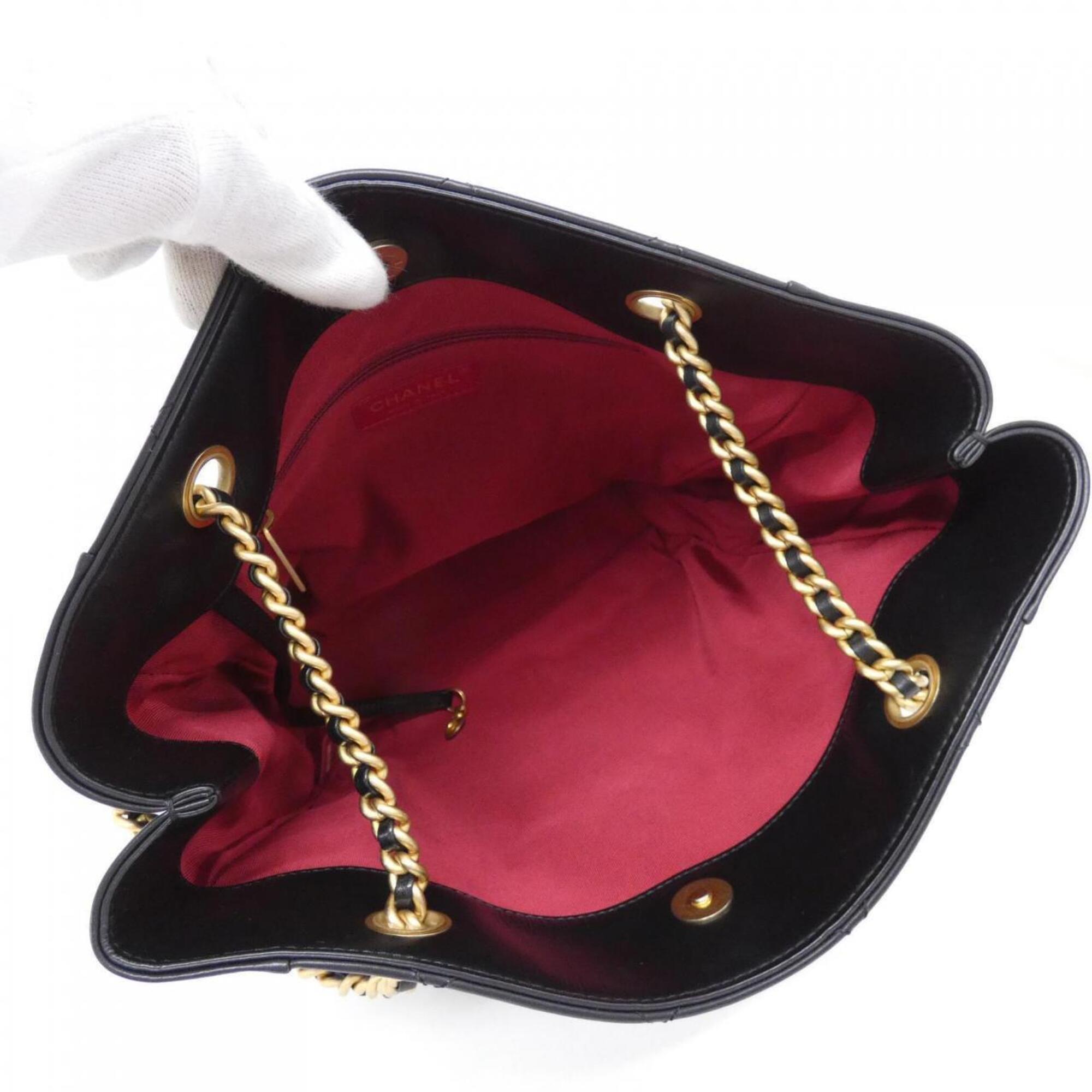 Chanel Black Leather Shoulder Bag (Pre-Owned)
