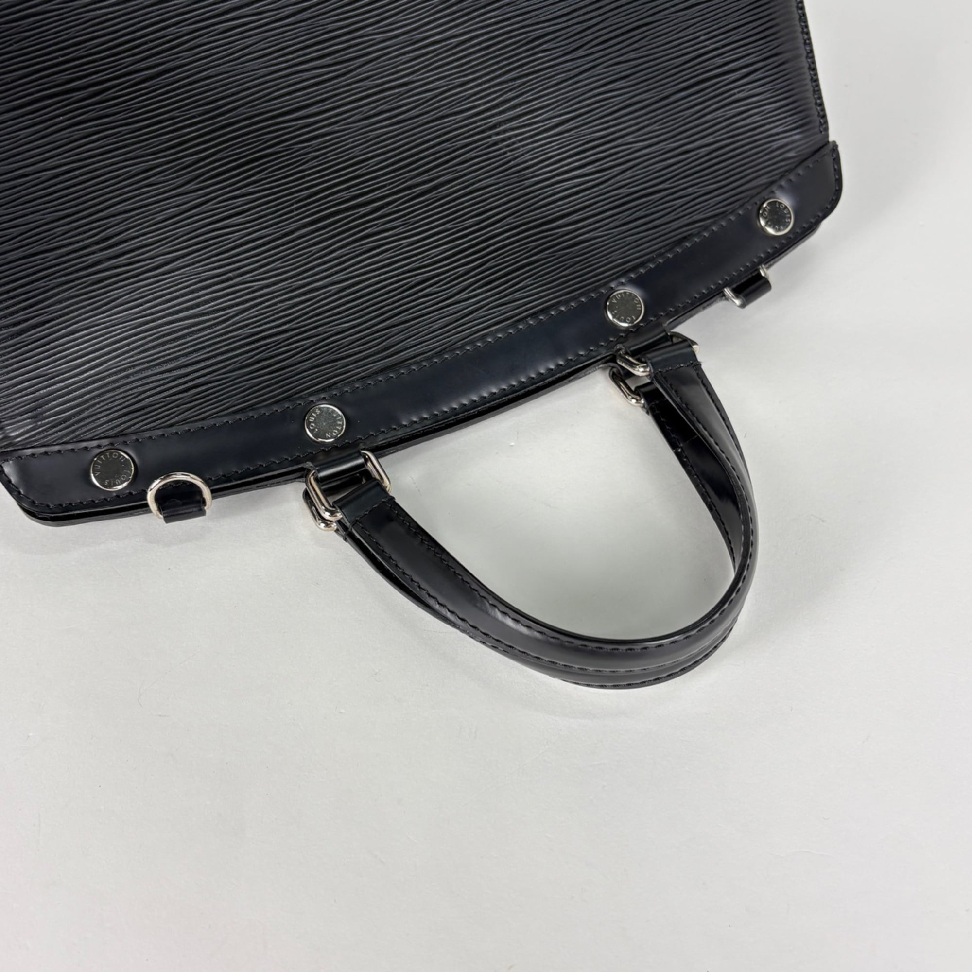 Louis Vuitton Black Noir Epi Leather Handbag (Pre-Owned)