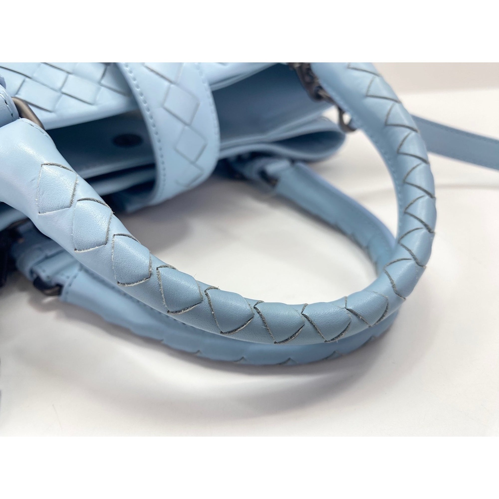 Bottega Veneta Blue Leather Handbag (Pre-Owned)