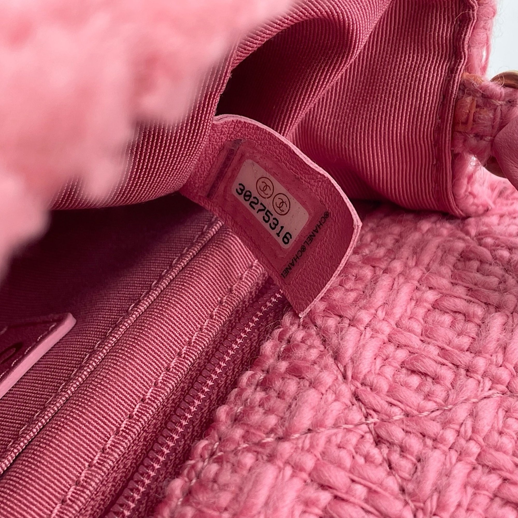 Chanel Pink Shoulder Bag (Pre-Owned)